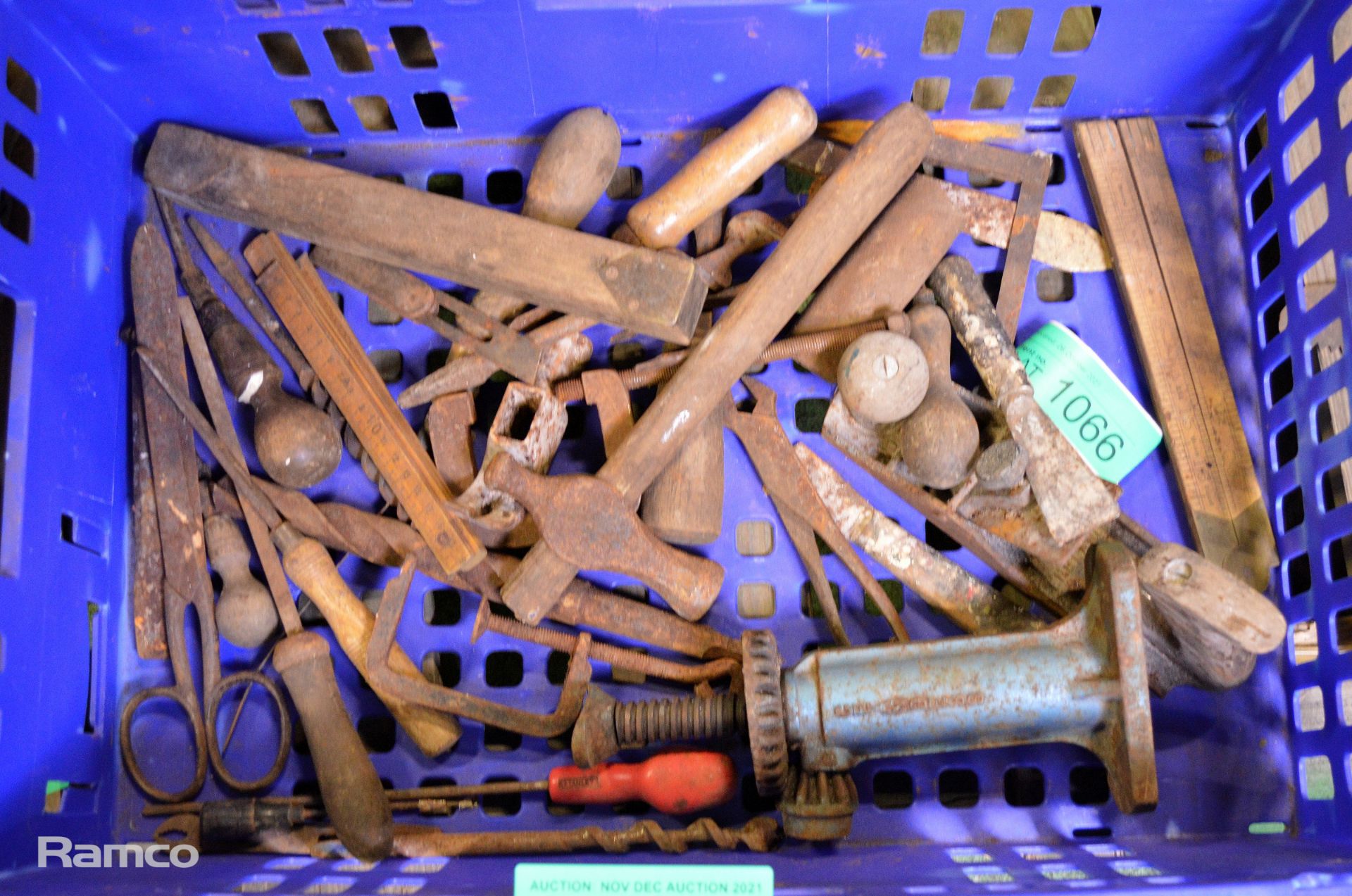 Box of old tools - Image 2 of 2