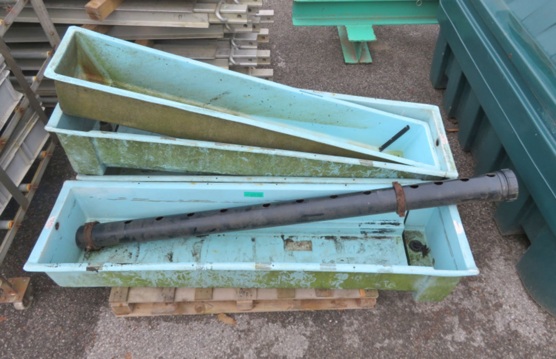 Plastic bath tanks/water troughs - various sizes - Image 3 of 3