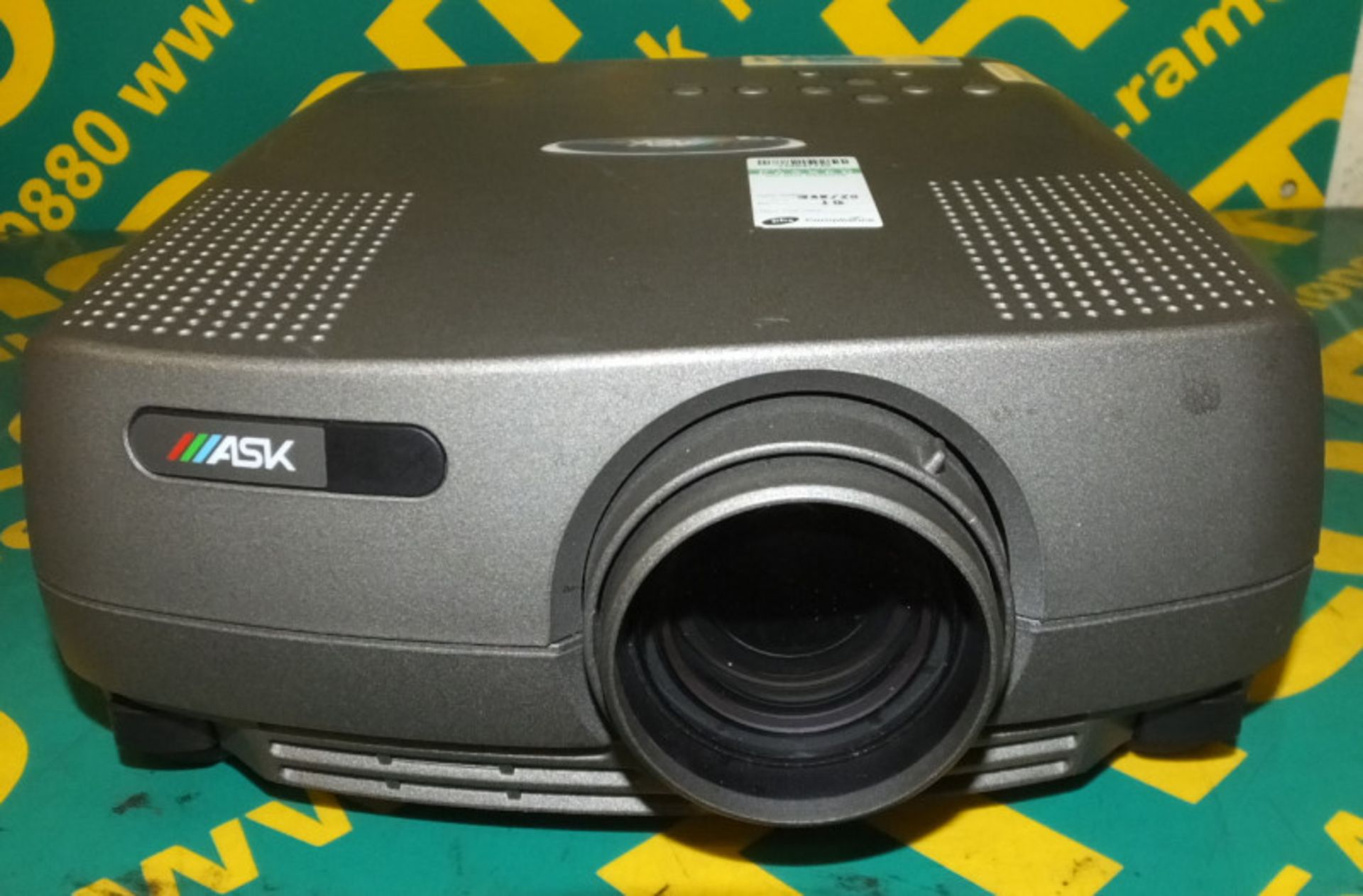ASK C90 DVI Projector In A Case - Image 2 of 9