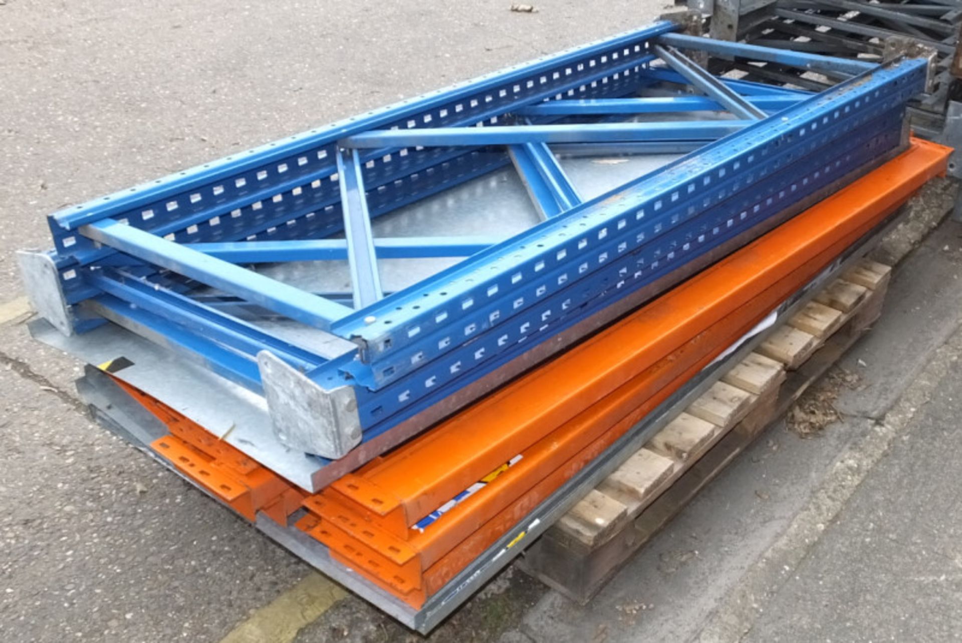 Pallet racking assembly - Blue uprights, Orange beams - 3x Uprights - H 1800mm x W 800mm, - Image 3 of 5