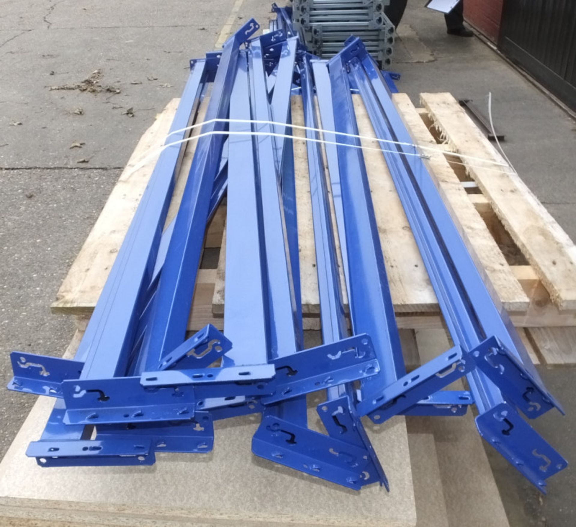 Racking assembly - Grey uprights, Blue beams - 21x Uprights H 2000mm x W 600mm, 58x Beams - Image 13 of 17