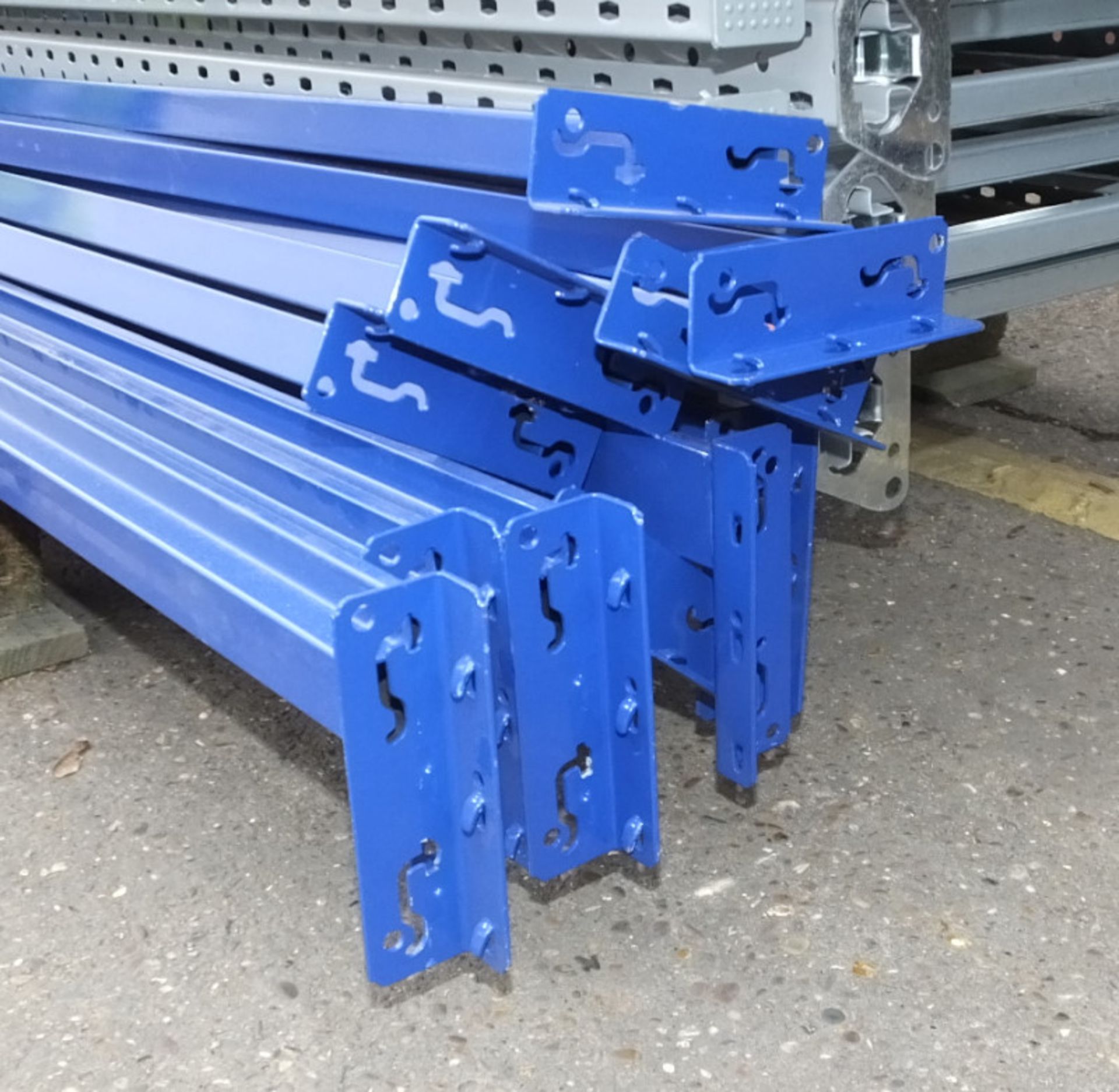 Racking assembly - Grey uprights, Blue beams - 21x Uprights H 2000mm x W 600mm, 58x Beams - Image 4 of 17