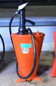 Baelz Europe Hand Pump Oil Dispenser - Metal Body