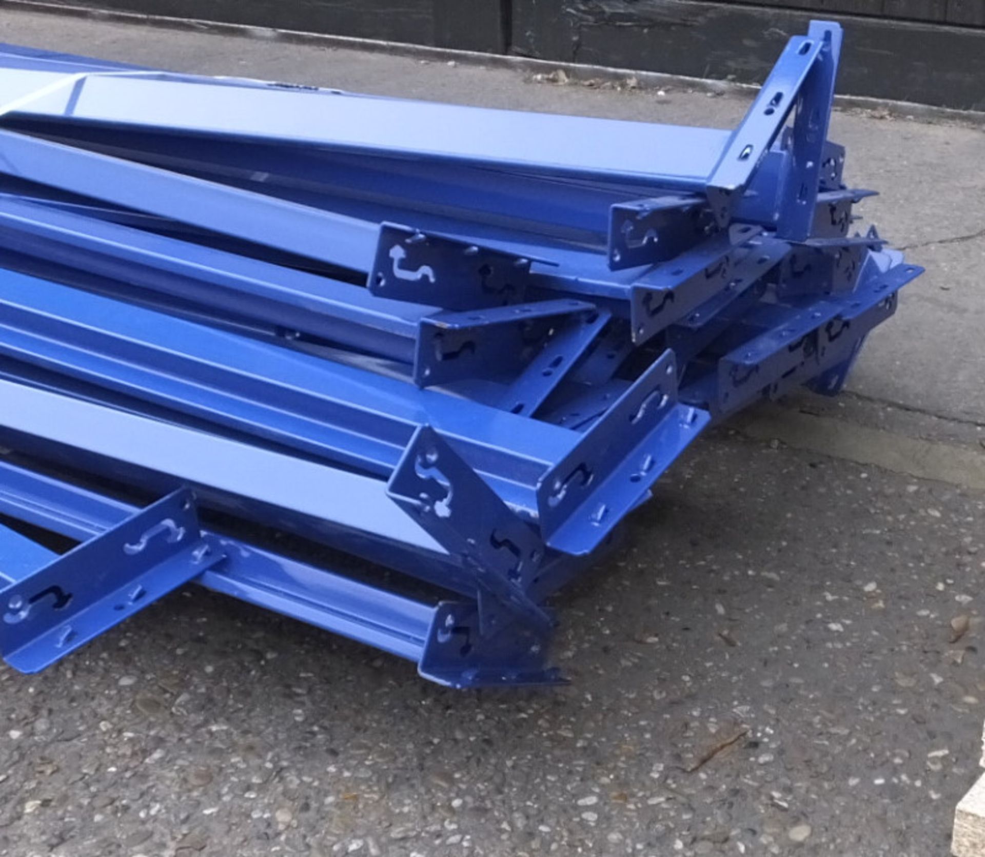 Racking assembly - Grey uprights, Blue beams - 21x Uprights H 2000mm x W 600mm, 58x Beams - Image 9 of 17