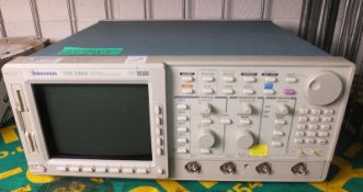 Tektronix TDS 540DD 4 Channel Digital Phosphor Oscilloscope