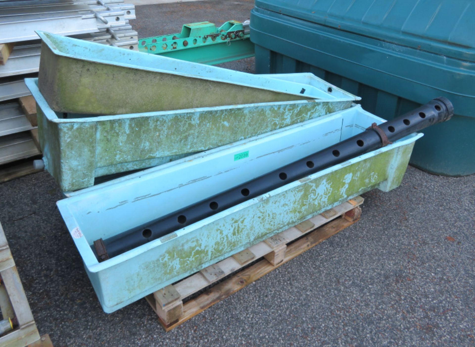 Plastic bath tanks/water troughs - various sizes - Image 2 of 3