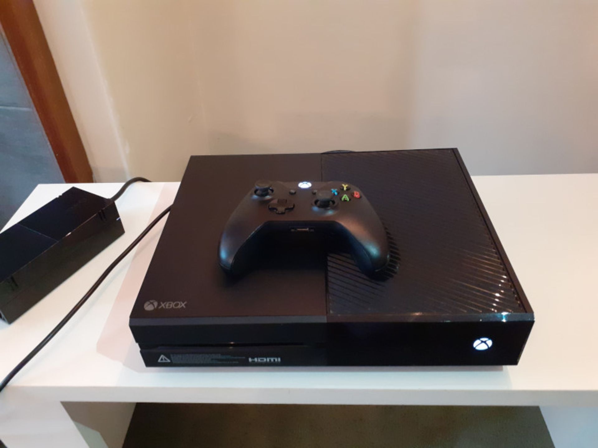 Xbox one games console (500gb) with controller, power lead, HDMI cable and a selection of - Image 2 of 7