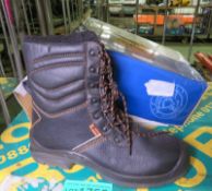 Saiga leather safety boots size 45