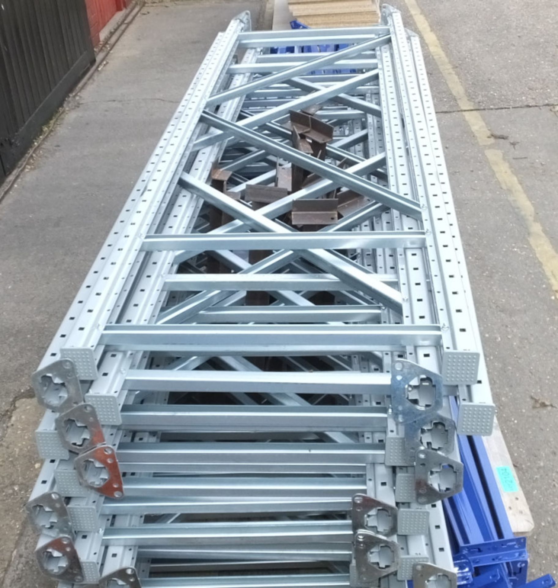 Racking assembly - Grey uprights, Blue beams - 21x Uprights H 2000mm x W 600mm, 58x Beams - Image 6 of 17