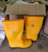 Safety wellington boots - size 10 - 10 pairs