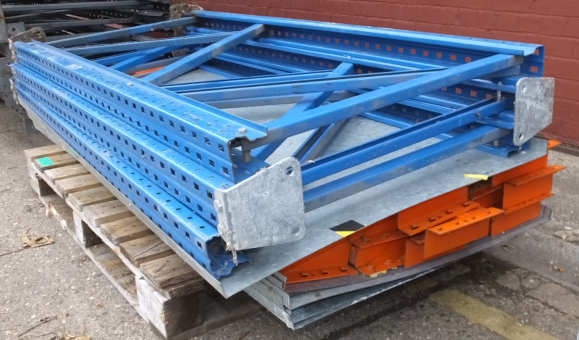 Pallet racking assembly - Blue uprights, Orange beams - 3x Uprights - H 1800mm x W 800mm, - Image 2 of 5