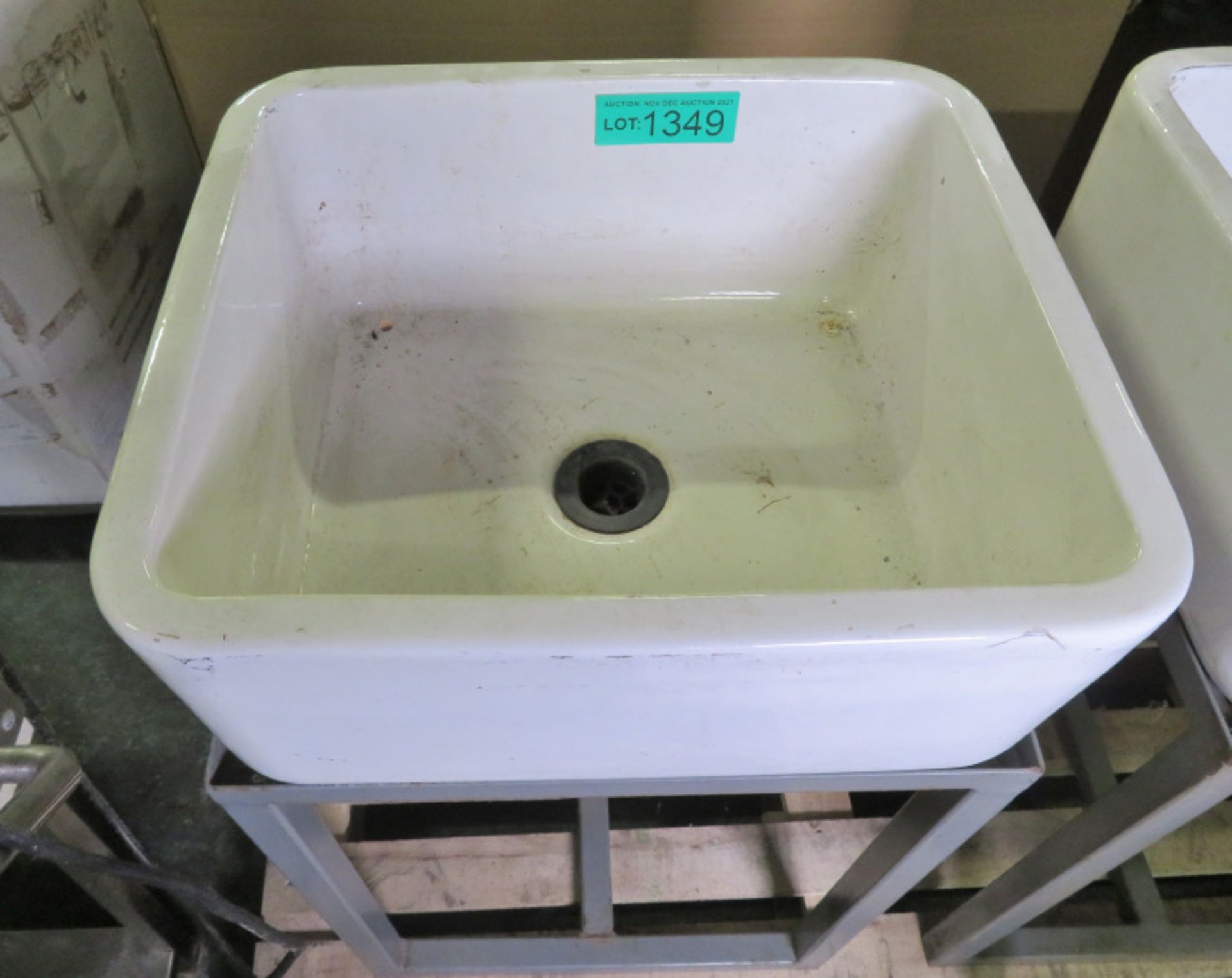 Ceramic Sink On A Metal Stand L 460mm x W 400mm x H 750mm - Image 2 of 3