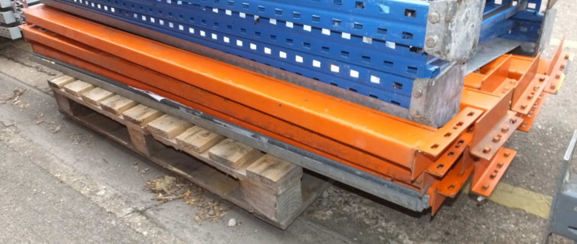 Pallet racking assembly - Blue uprights, Orange beams - 3x Uprights - H 1800mm x W 800mm, - Image 4 of 5