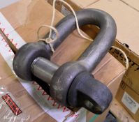 4x Austin Mclean Large D Screw 62mm Self Coloured Shackles - 25t