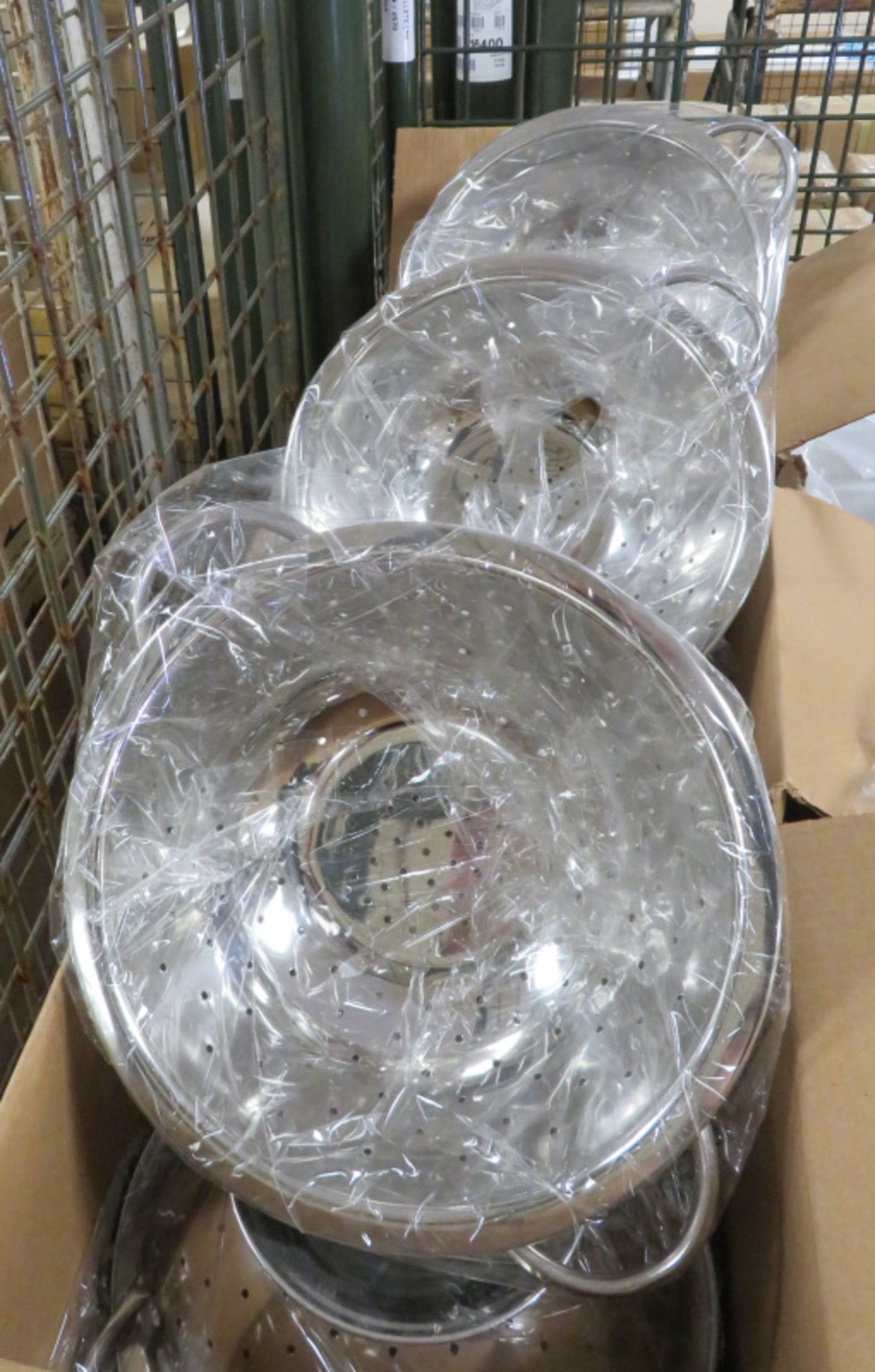 Various Catering Equipment - 6x Deep Walled Salad Bowls, 36x 9 inch Vegetable Colanders & more - Image 3 of 4