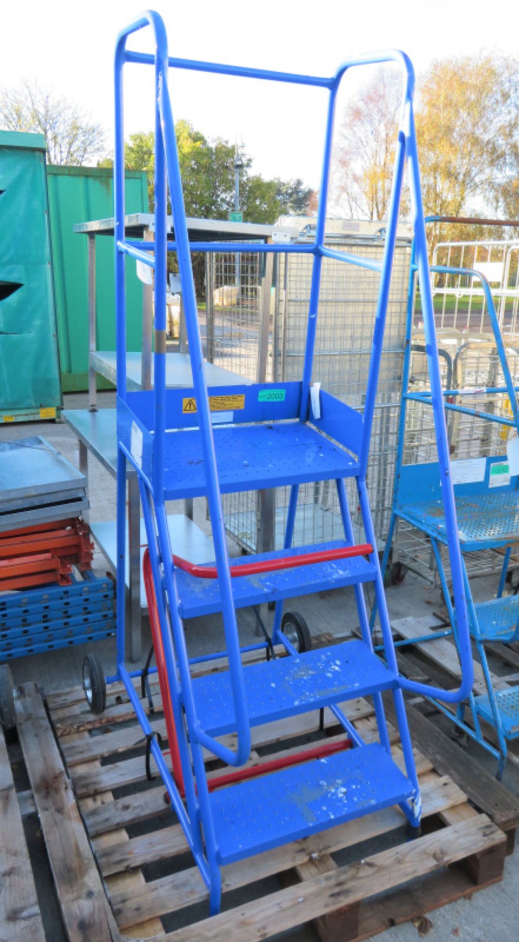 Safety Step Ladder 3 Step Platform with Handle Lock - Image 2 of 2