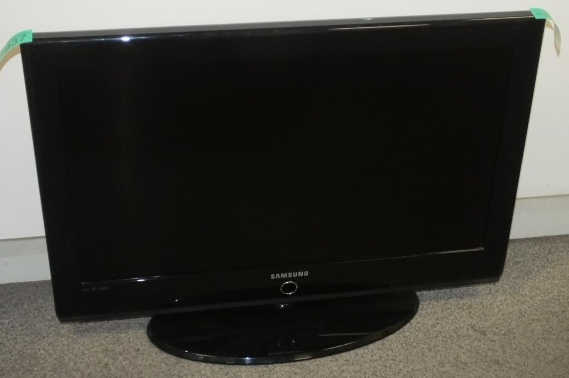 Samsung 32 inch flat screen television - Model LE32A436T1D - Type LE32A436 - AC 220-240V