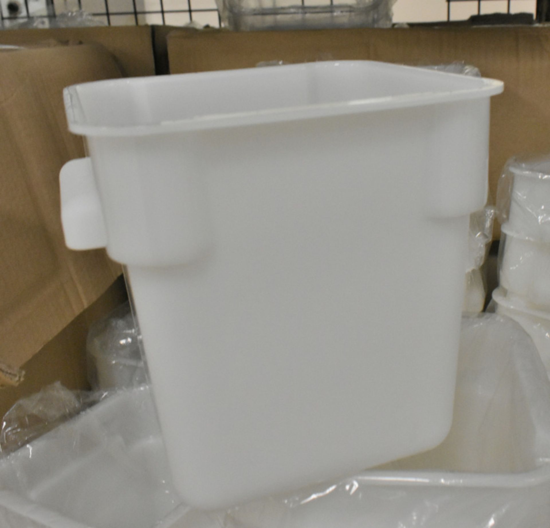 Various Catering Equipment - 72x Transworld Clear Plastic Containers, 23x White Plastic Tubs - Image 4 of 8