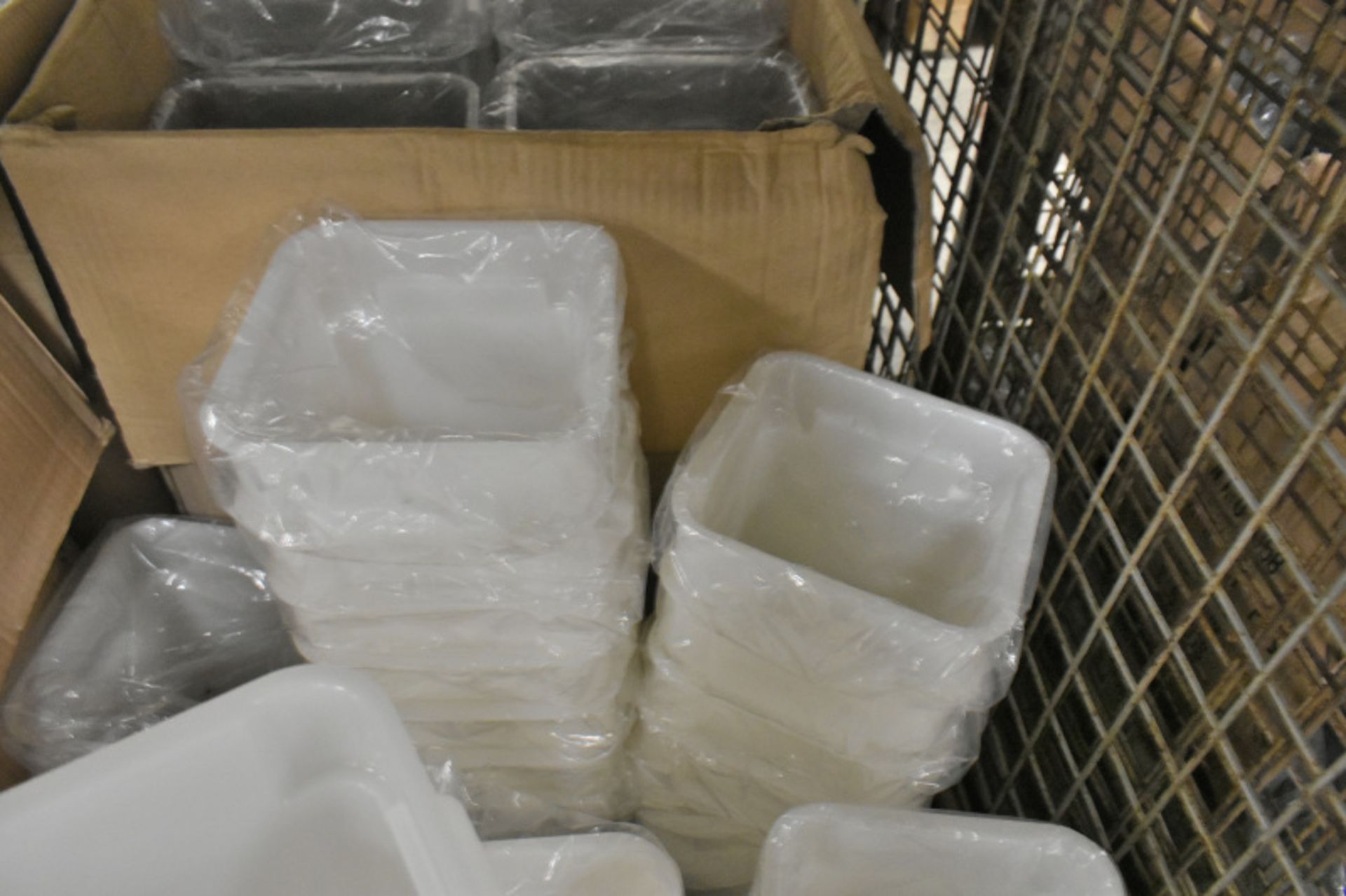 Various Catering Equipment - 72x Transworld Clear Plastic Containers, 23x White Plastic Tubs - Image 6 of 8