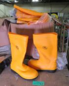 Safety wellington boots - size 9 - 9 pairs