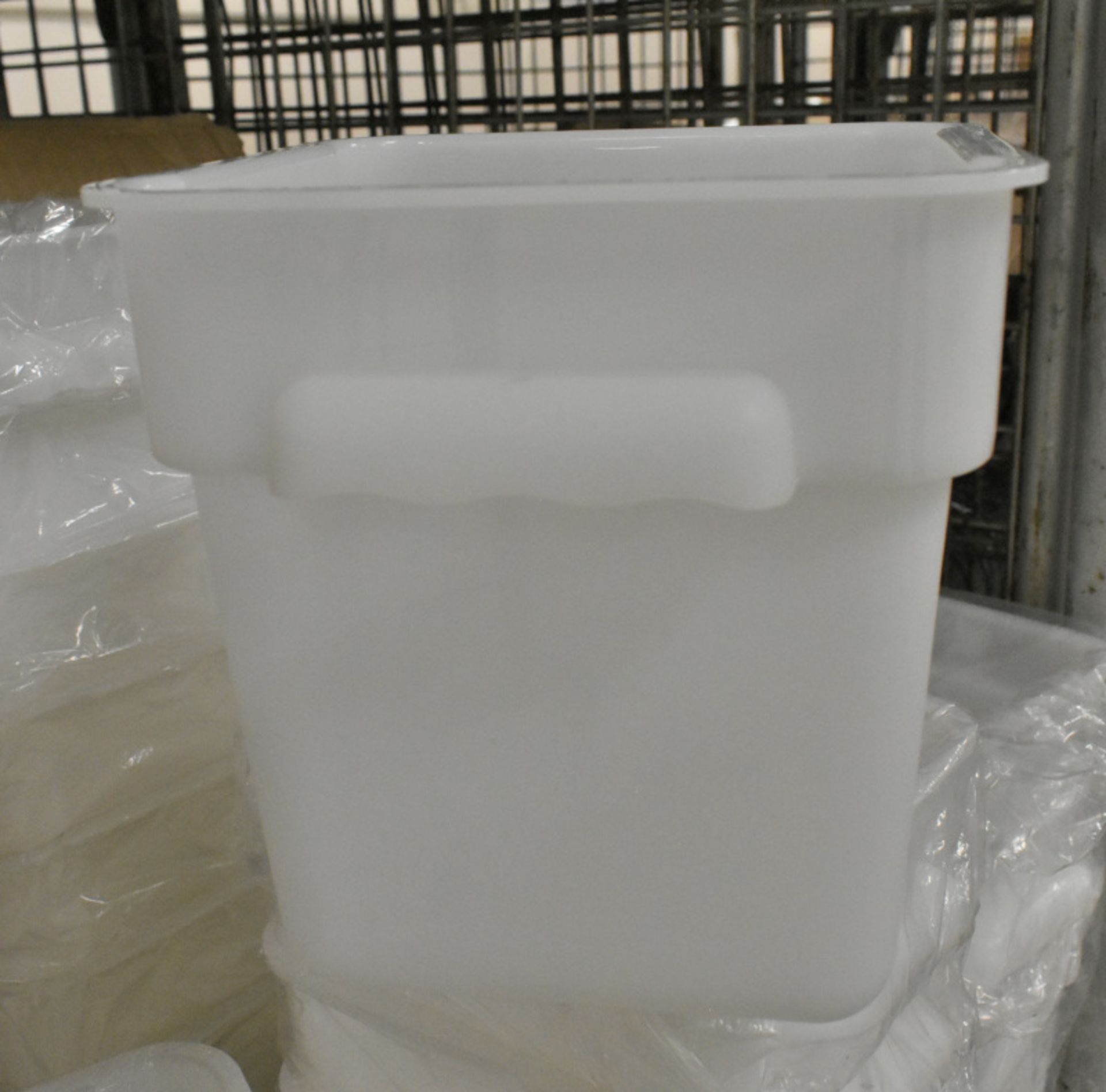 Various Catering Equipment - 72x Transworld Clear Plastic Containers, 23x White Plastic Tubs - Image 5 of 8