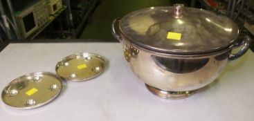 2x Plated Pot Stands, EPNS Soup Tureen