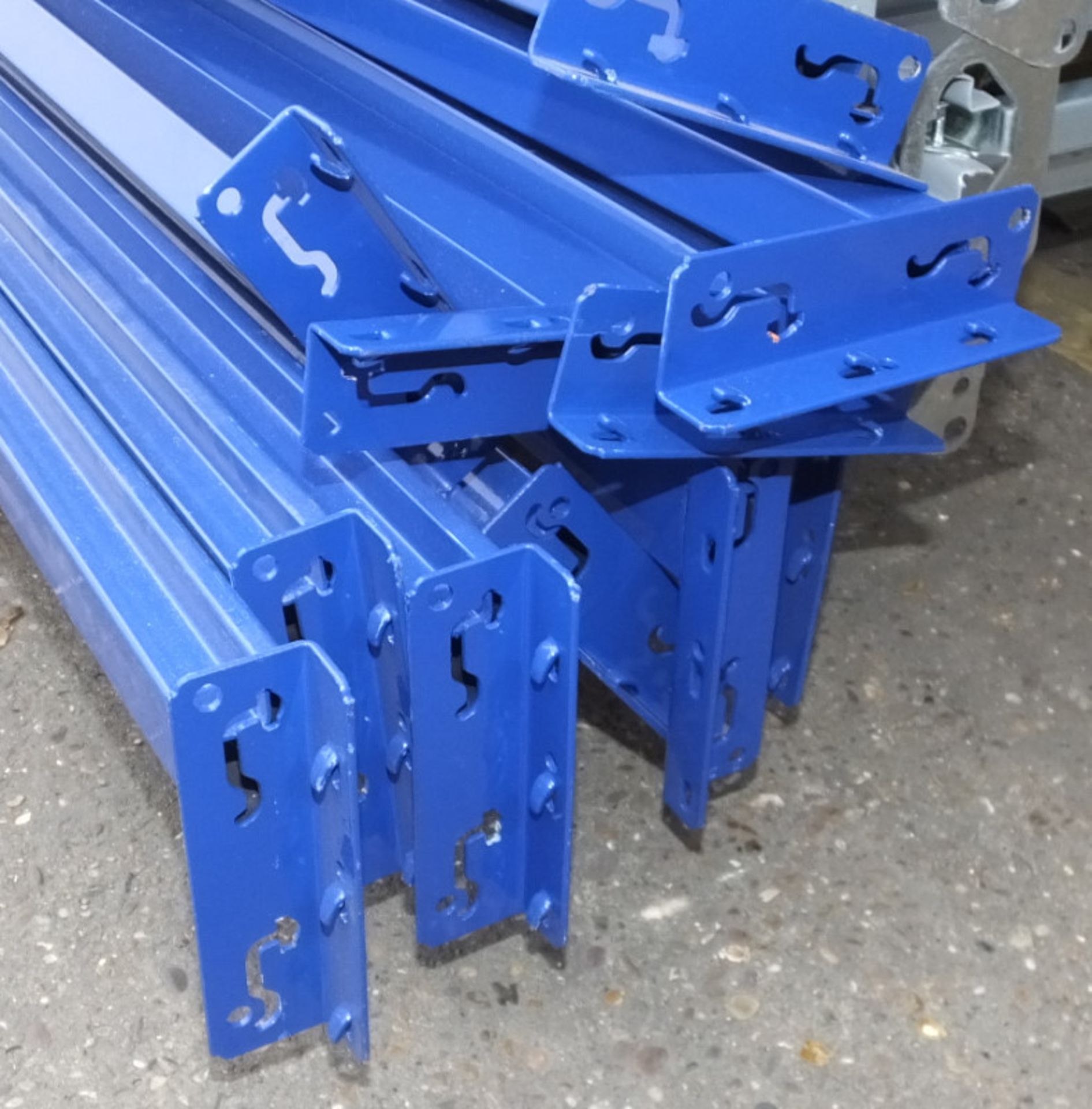 Racking assembly - Grey uprights, Blue beams - 21x Uprights H 2000mm x W 600mm, 58x Beams - Image 17 of 17