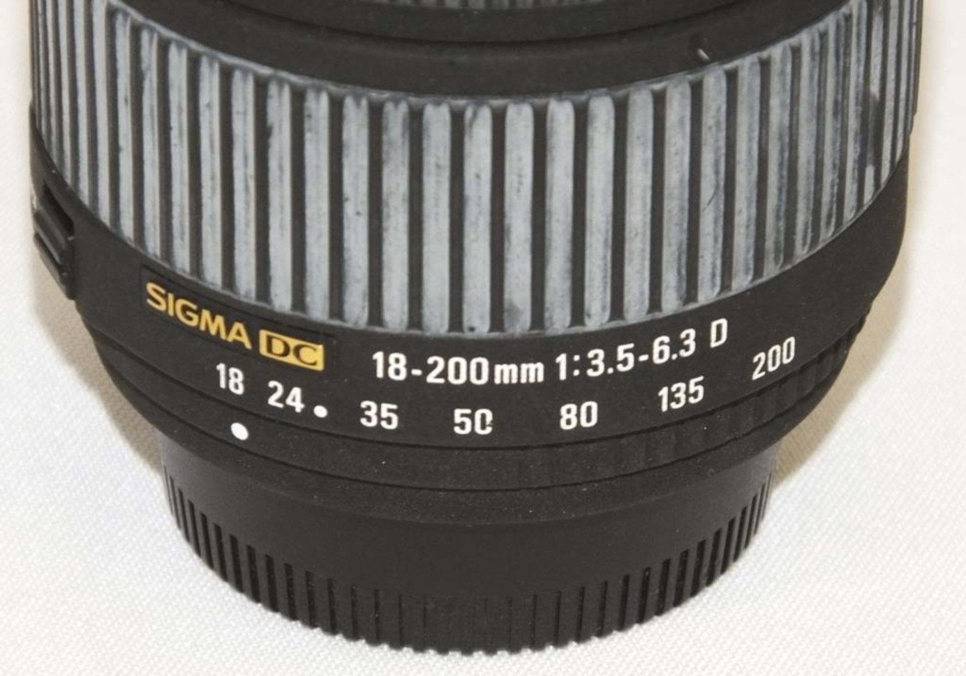 Sigma DC 18-200mm - 1:3.5-6.3 D Lens - Serial No. 2024096 with HOYA HMC 62mm UV(O) Filter - Image 2 of 5