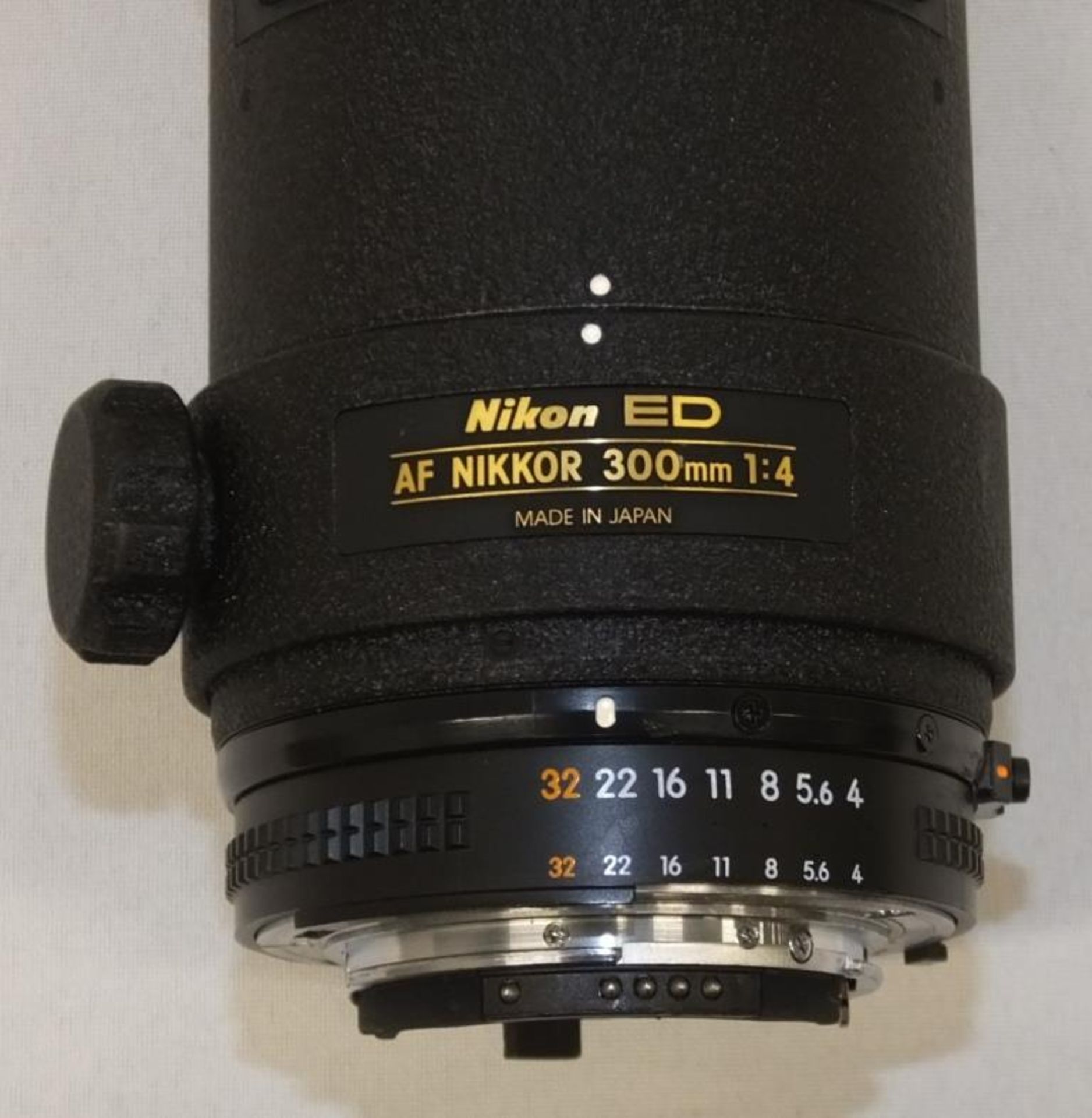 Nikon ED AF Nikkor 300mm - 1:4 Lens - Serial No. 259043 with Nikon L37c 82mm Filter in Nikon case - Image 3 of 6