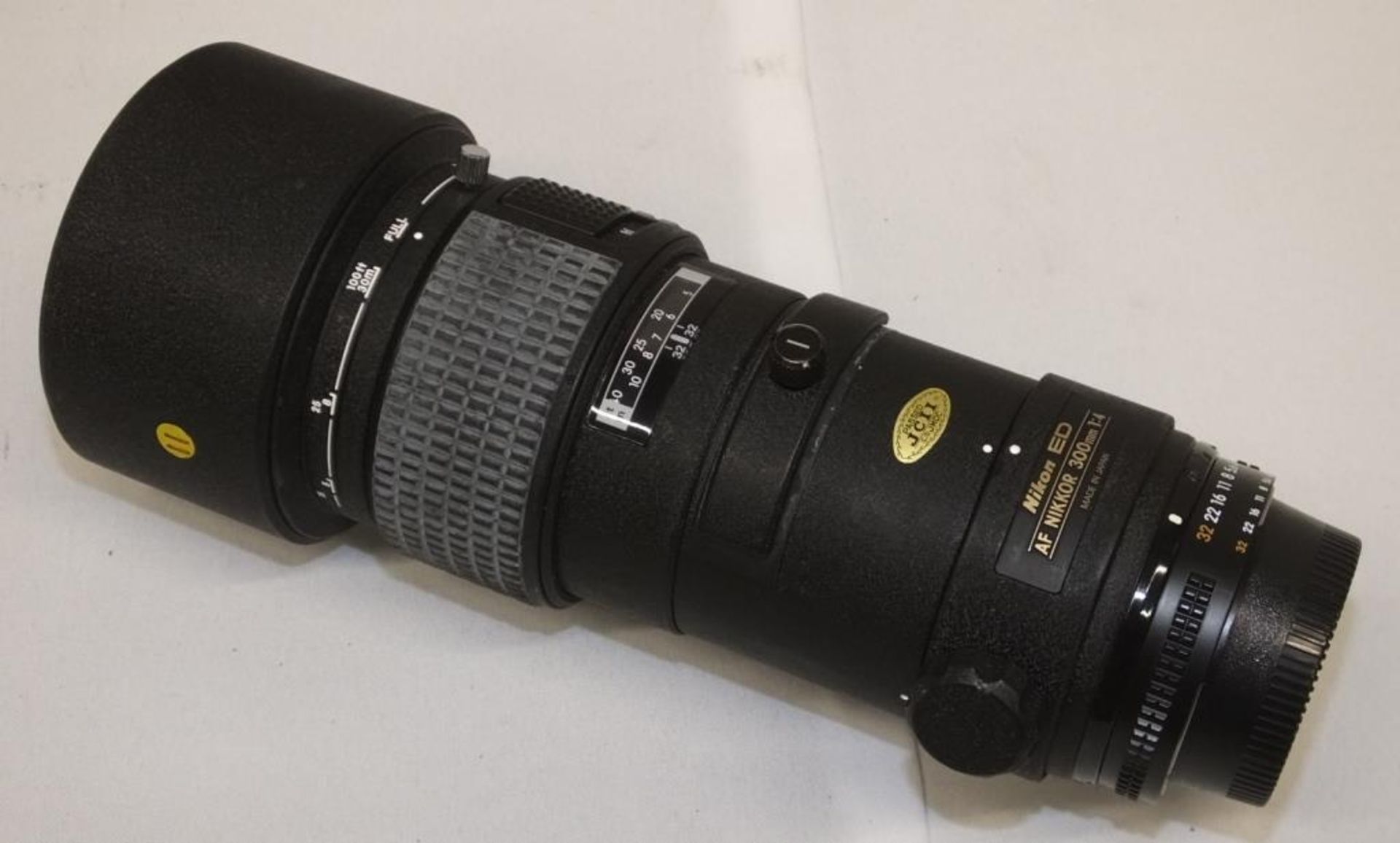 Nikon ED AF Nikkor 300mm - 1:4 Lens - Serial No. 201945 with HOYA 82mm UV(O) Filter in Nikon case - Image 2 of 8