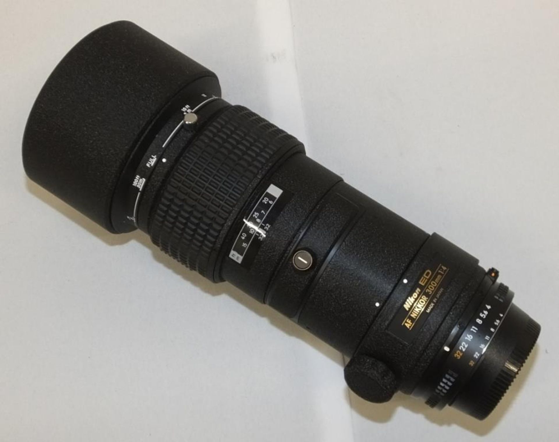 Nikon ED AF Nikkor 300mm - 1:4 Lens - Serial No. 246442 with HOYA 82mm UV(O) Filter in Nikon case - Image 2 of 8