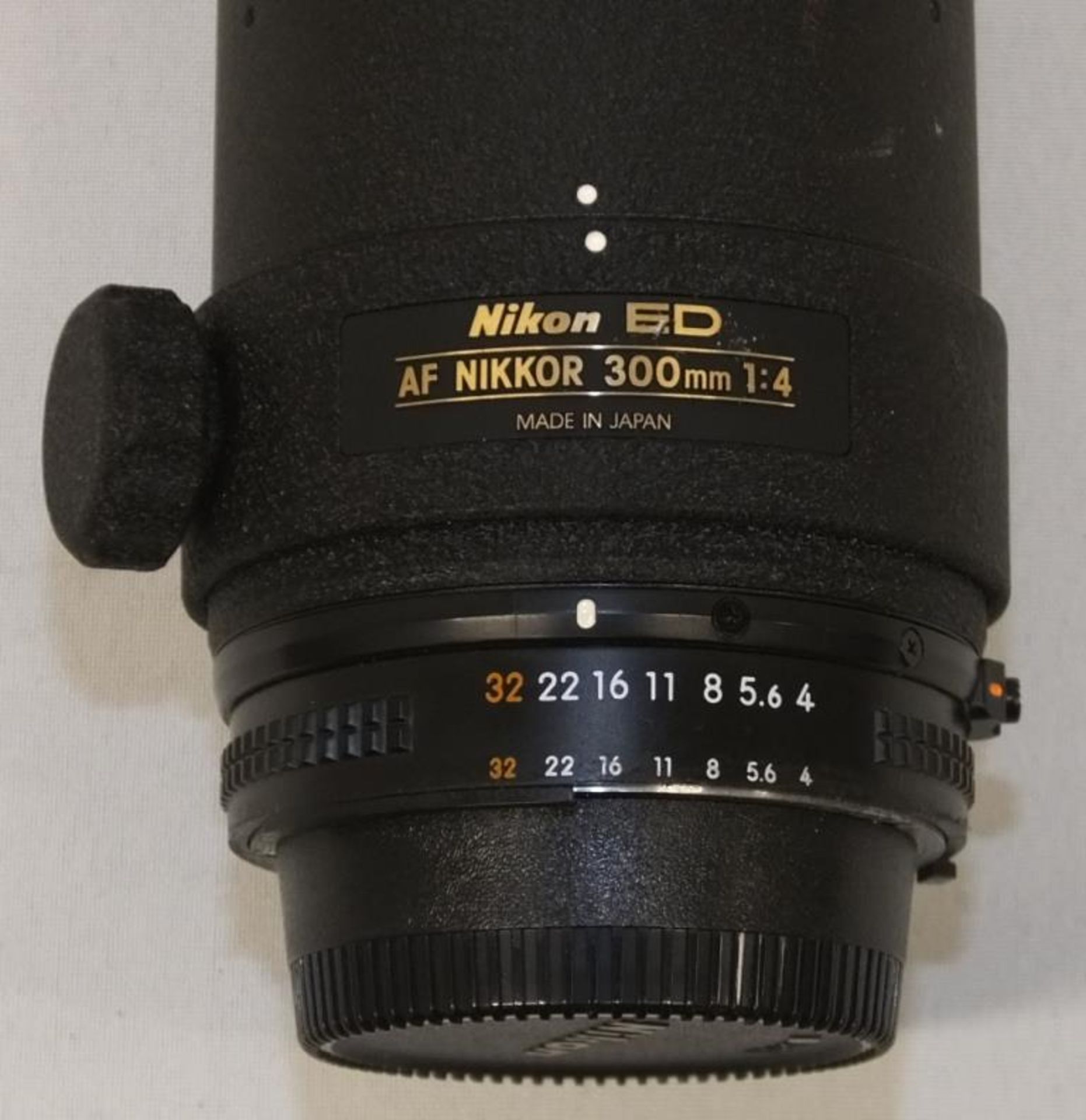 Nikon ED AF Nikkor 300mm - 1:4 Lens - Serial No. 214192 with HOYA 82mm Skylight (1B) Filter - Image 3 of 5