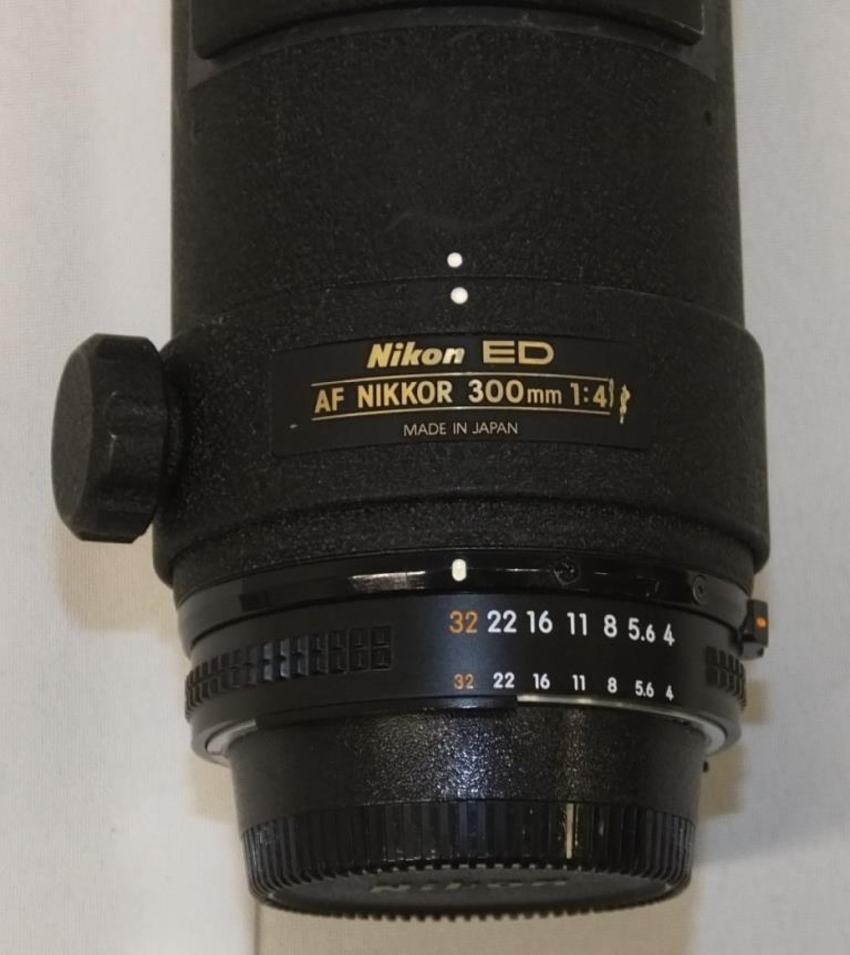 Nikon ED AF Nikkor 300mm - 1:4 Lens - Serial No. 201723 with HOYA 82mm UV(O) Filter in Nikon case - Image 3 of 7