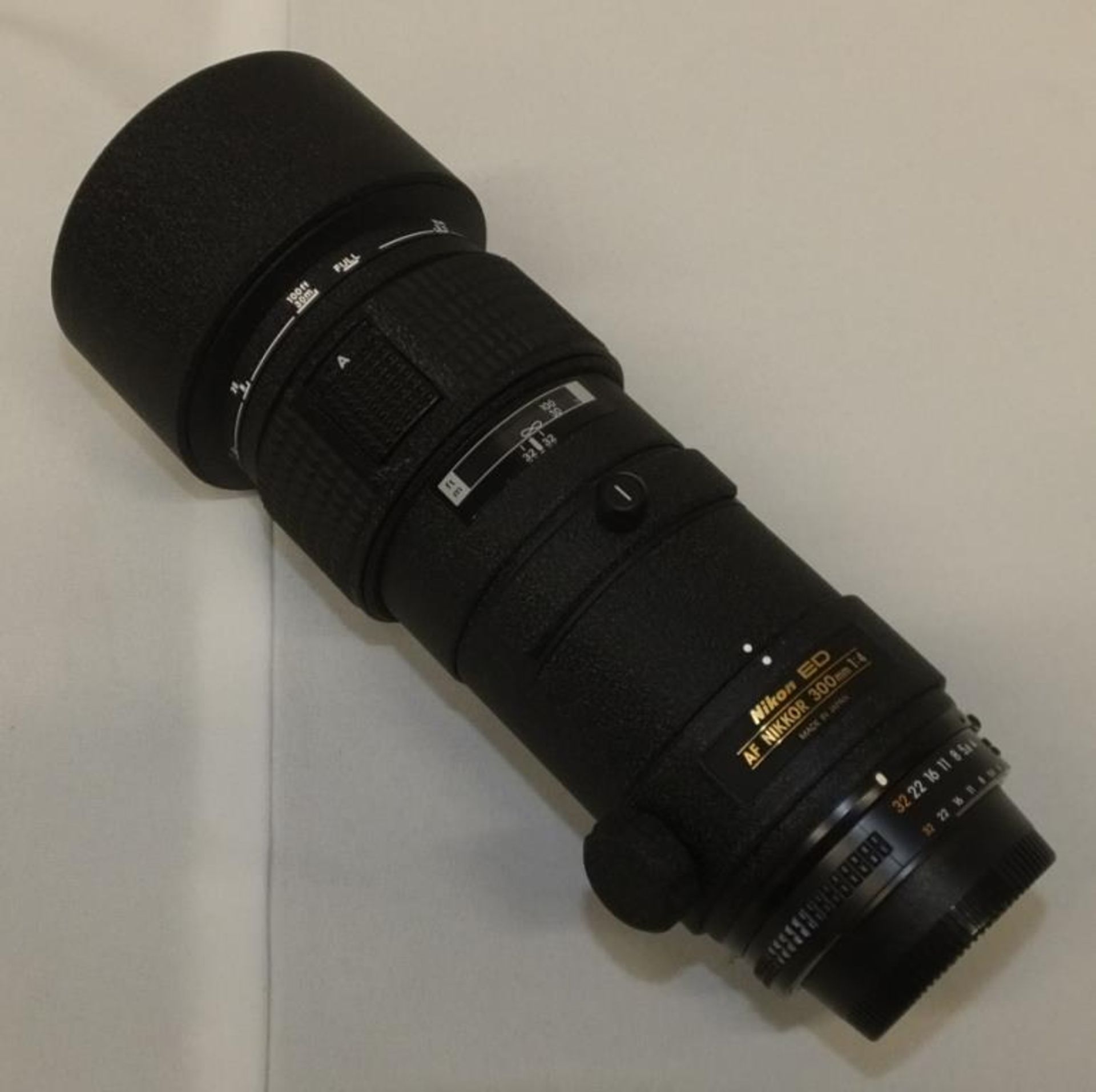 Nikon ED AF Nikkor 300mm - 1:4 Lens - Serial No. 254542 in Nikon CL-42 Case - Image 2 of 5