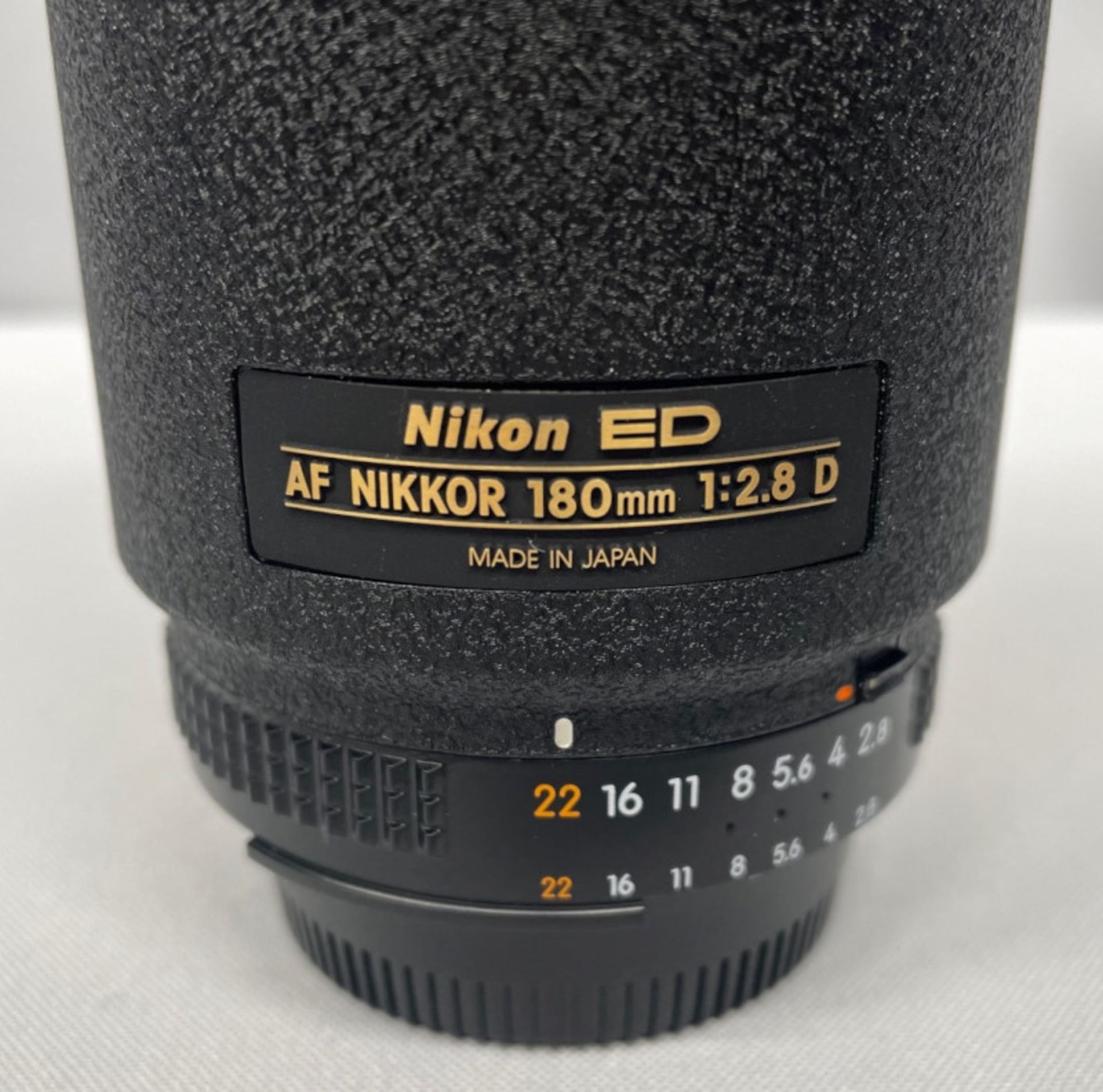 Nikon ED AF Nikkor 180mm - 1:2.8 Lens - Serial No. 400418 with HOYA 72mm UV(O) Filter in Nikon case - Image 3 of 7