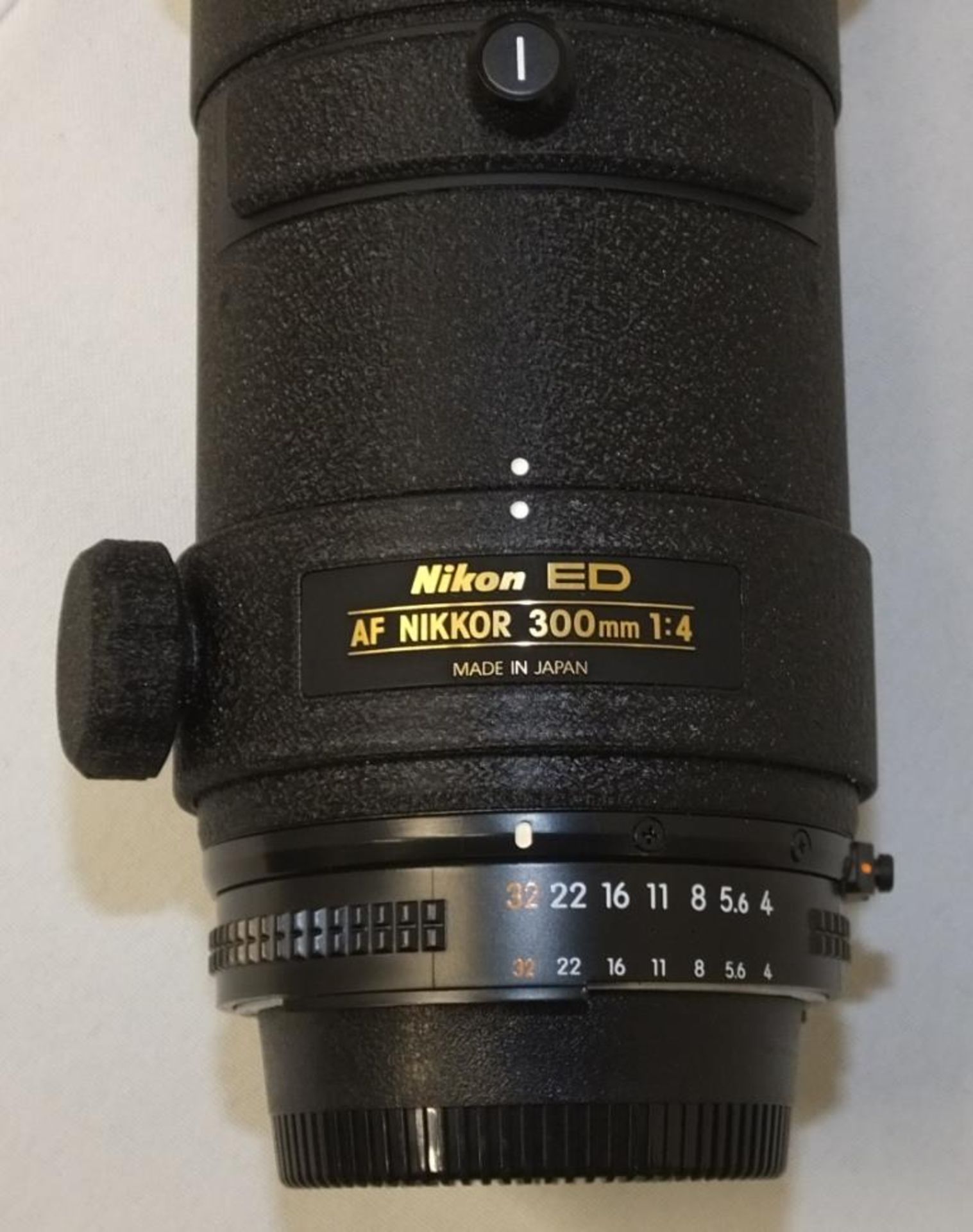 Nikon ED AF Nikkor 300mm - 1:4 Lens - Serial No. 254542 in Nikon CL-42 Case - Image 3 of 5