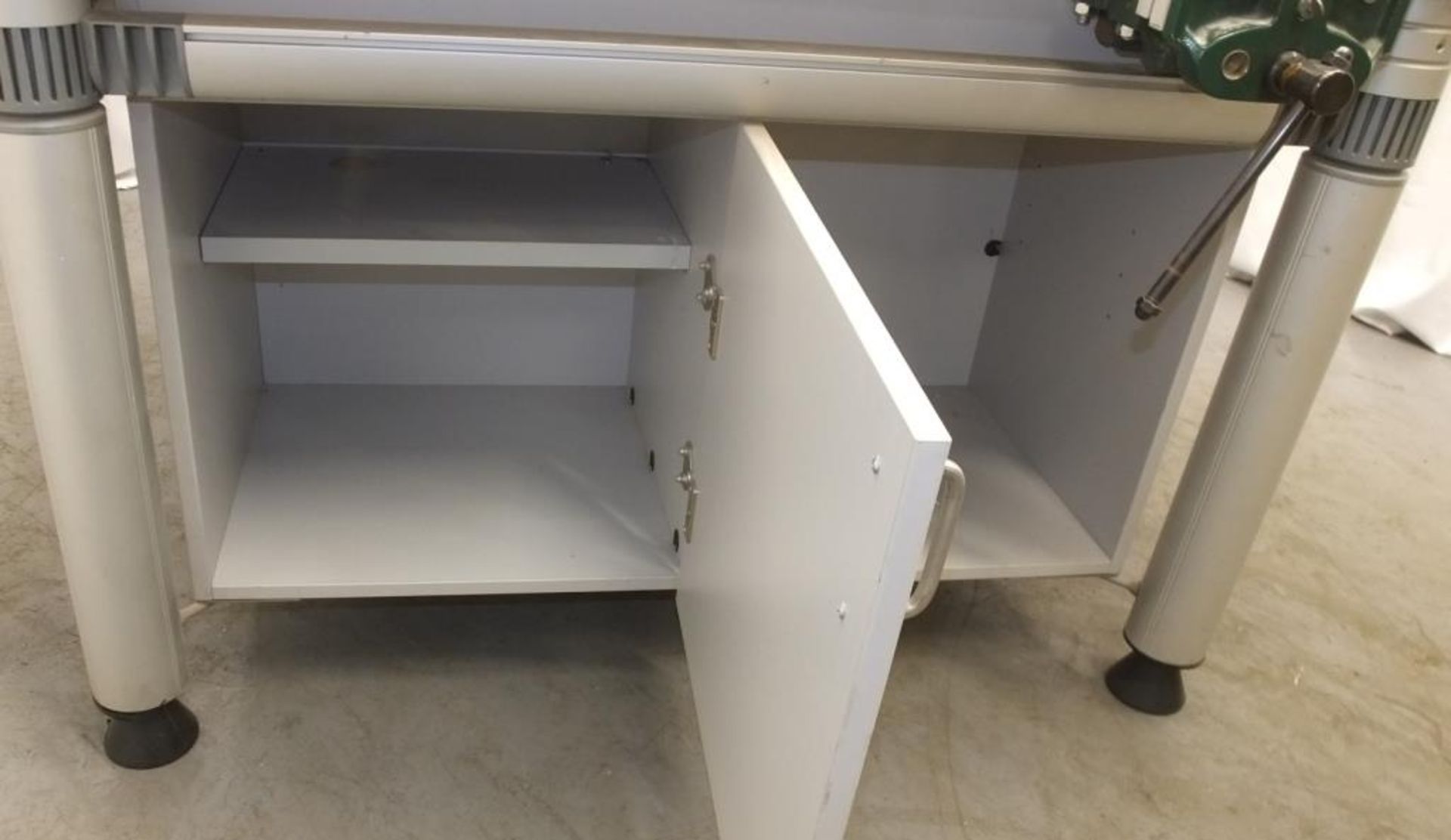 Workbench unit with woodtop, vices & storage - L 1500mm x D 1500mm x H 830mm - Image 7 of 8