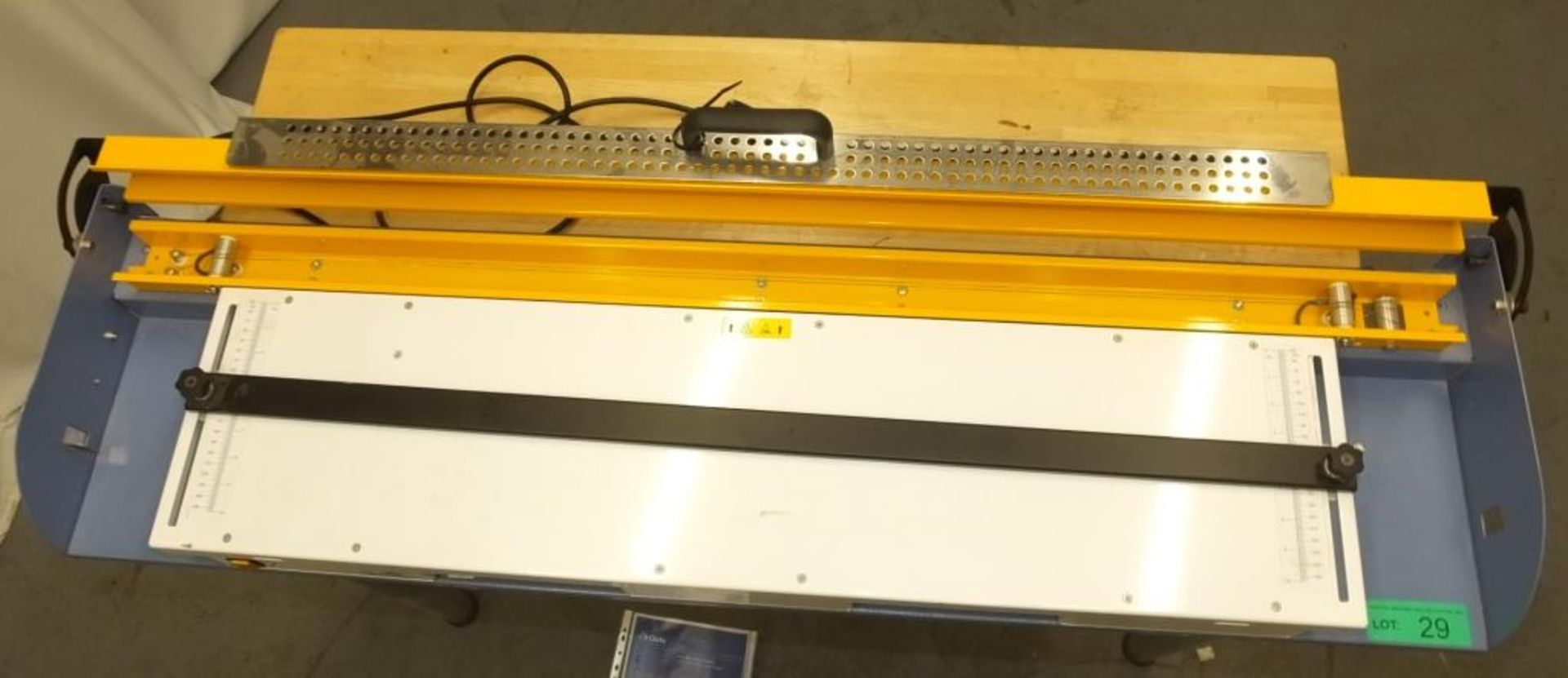 CR Clarke Hot Wire Strip Heater - L 1340mm x D 620mm x H 1050mm - Image 5 of 7