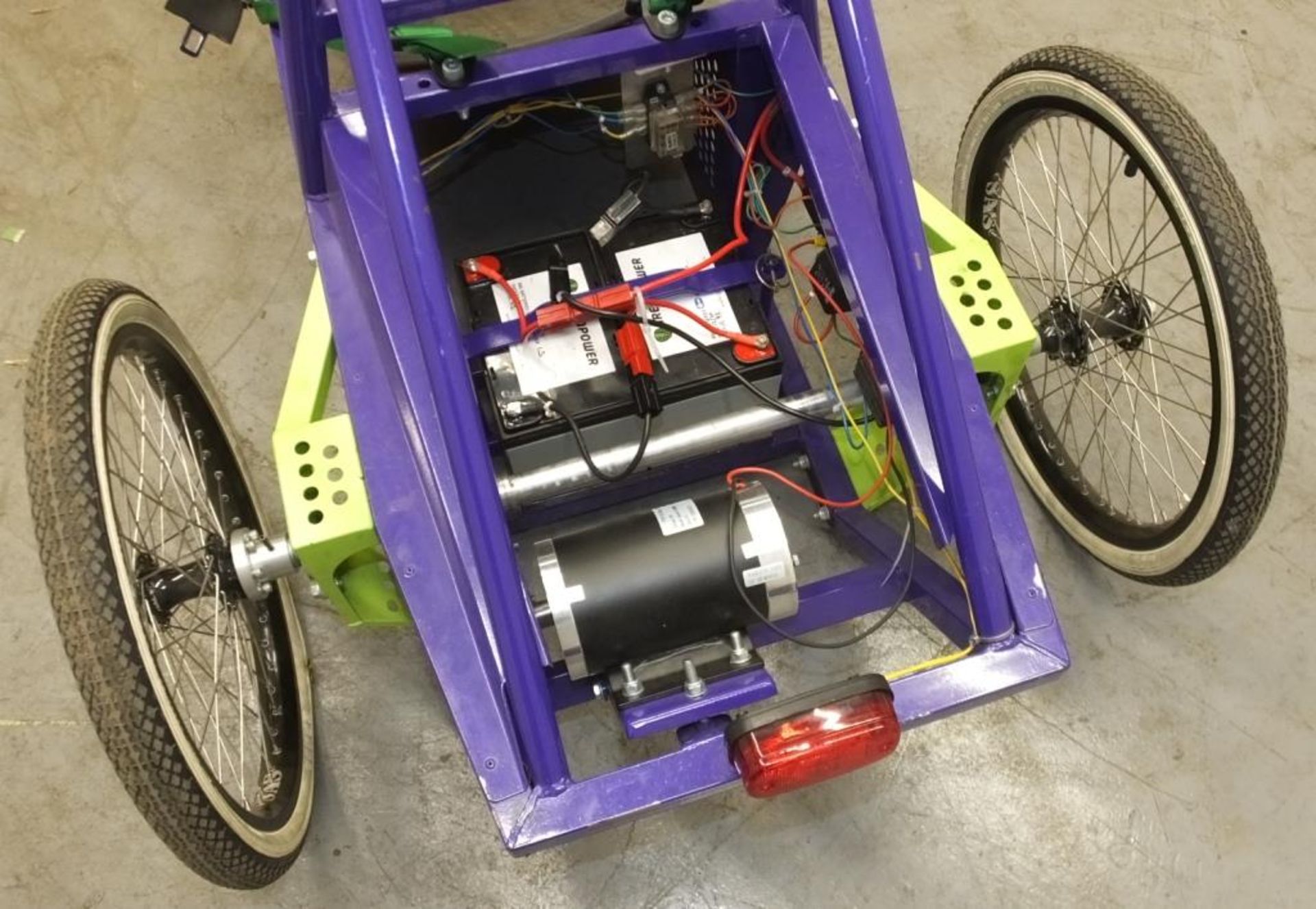 4 wheel electric Go-Kart - with 2 batteries, DC electric motor & 6x Yuasa REC36-12I 12v Batteries - Image 7 of 20