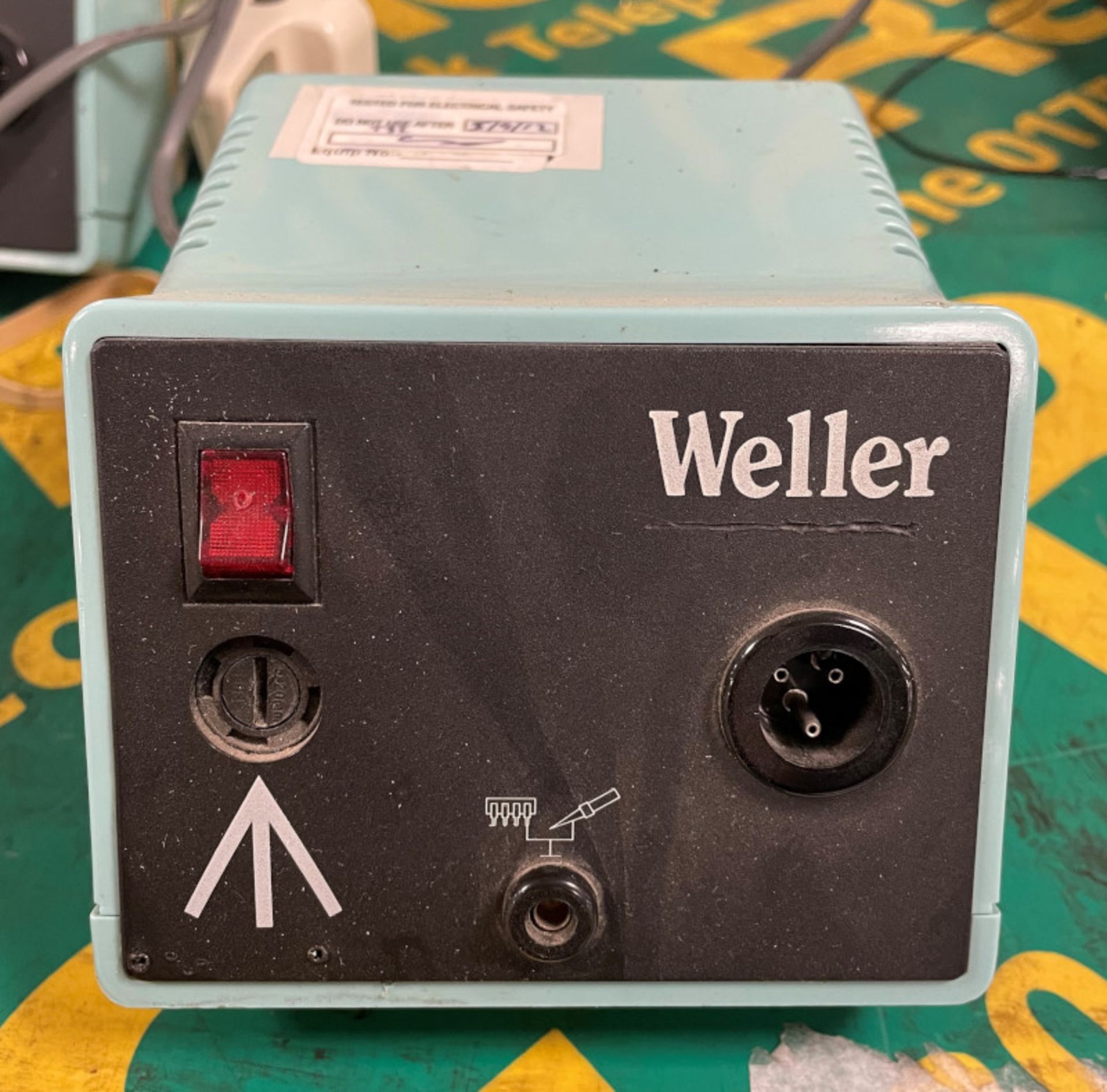 6x Weller soldering stations - bases & irons - Image 2 of 4