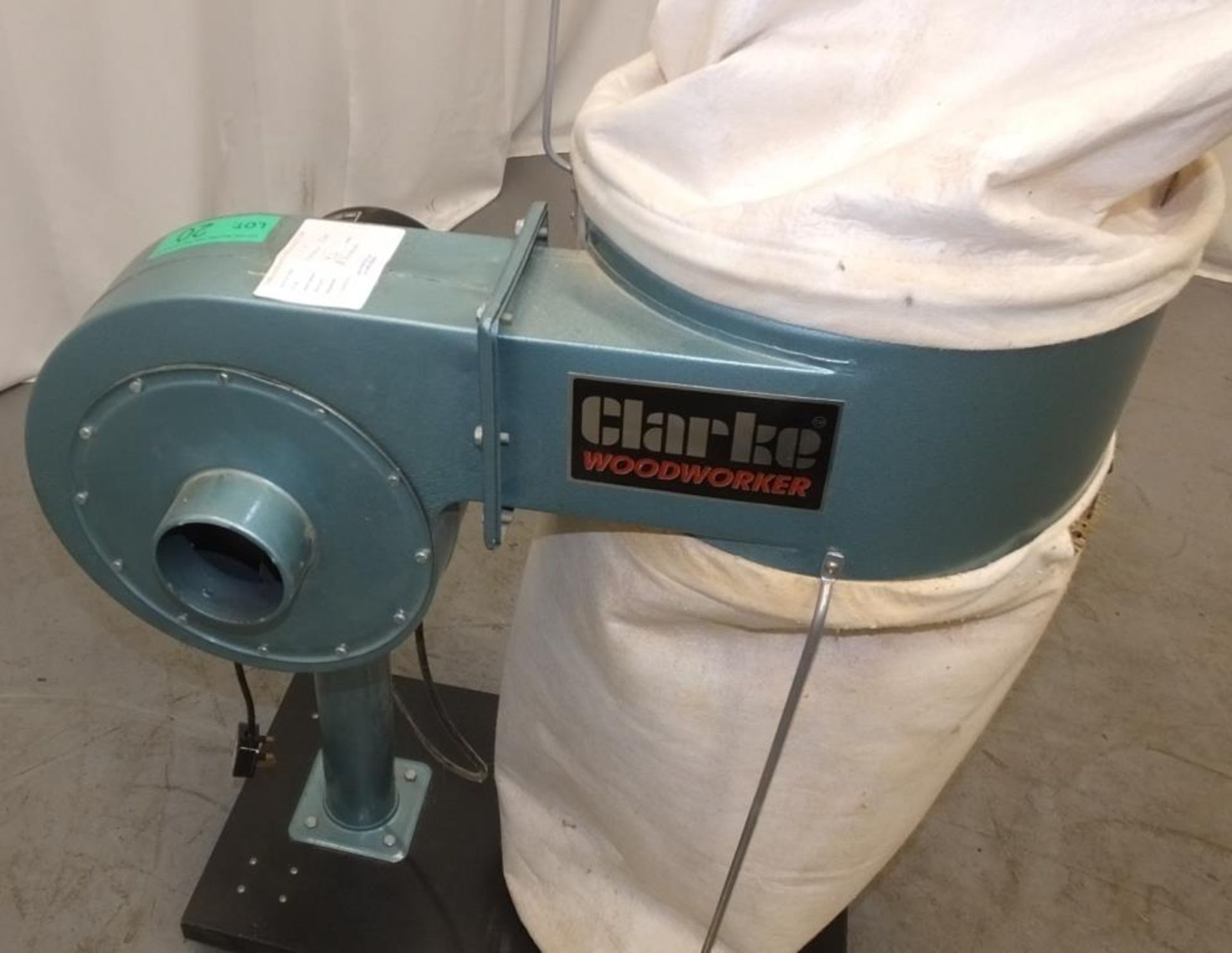 Clarke woodworker extraction system - CDE7B - 230 VAC - 50hz - 1hp - motor speed 2970 RPM - Image 2 of 6