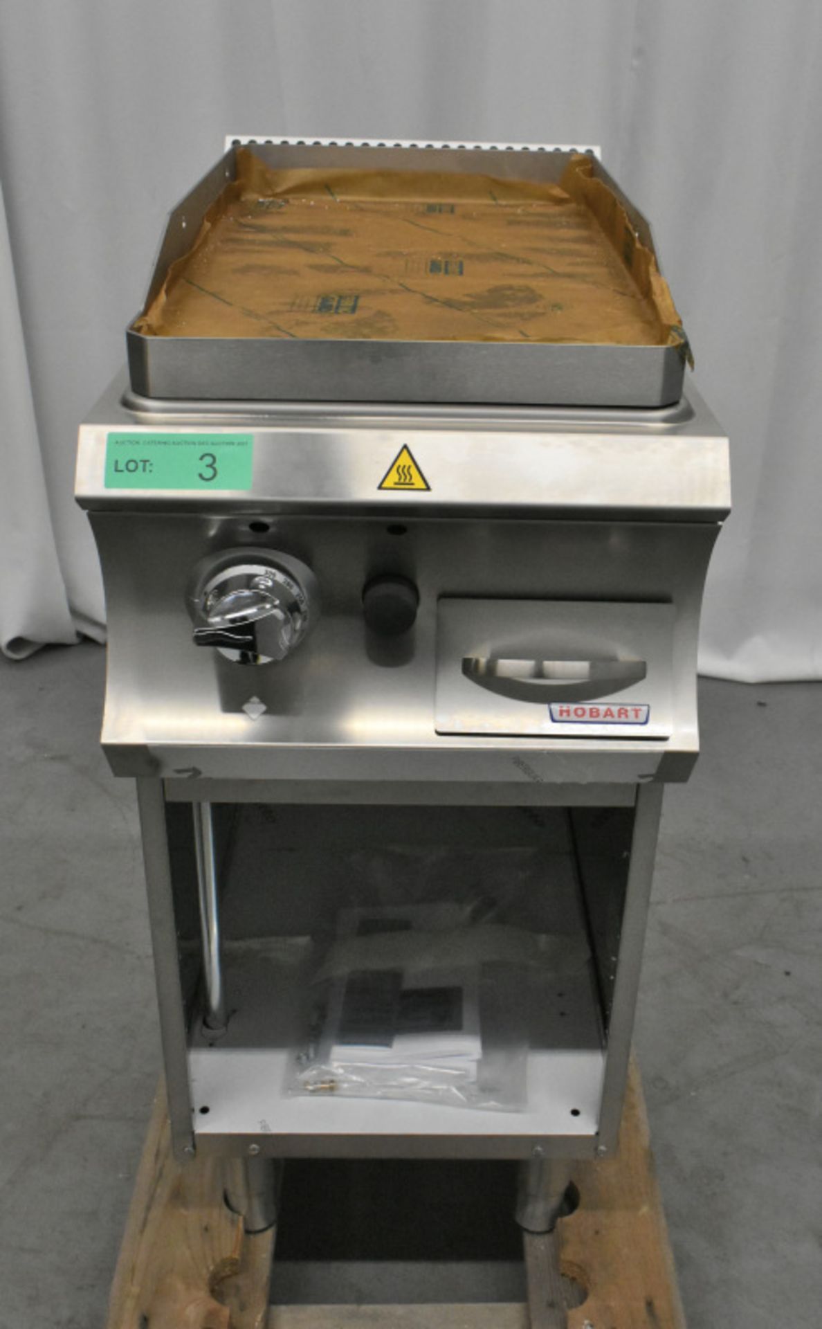 Hobart Single Gas Griddle on Open Cupboard - Model HCSGFTA477L