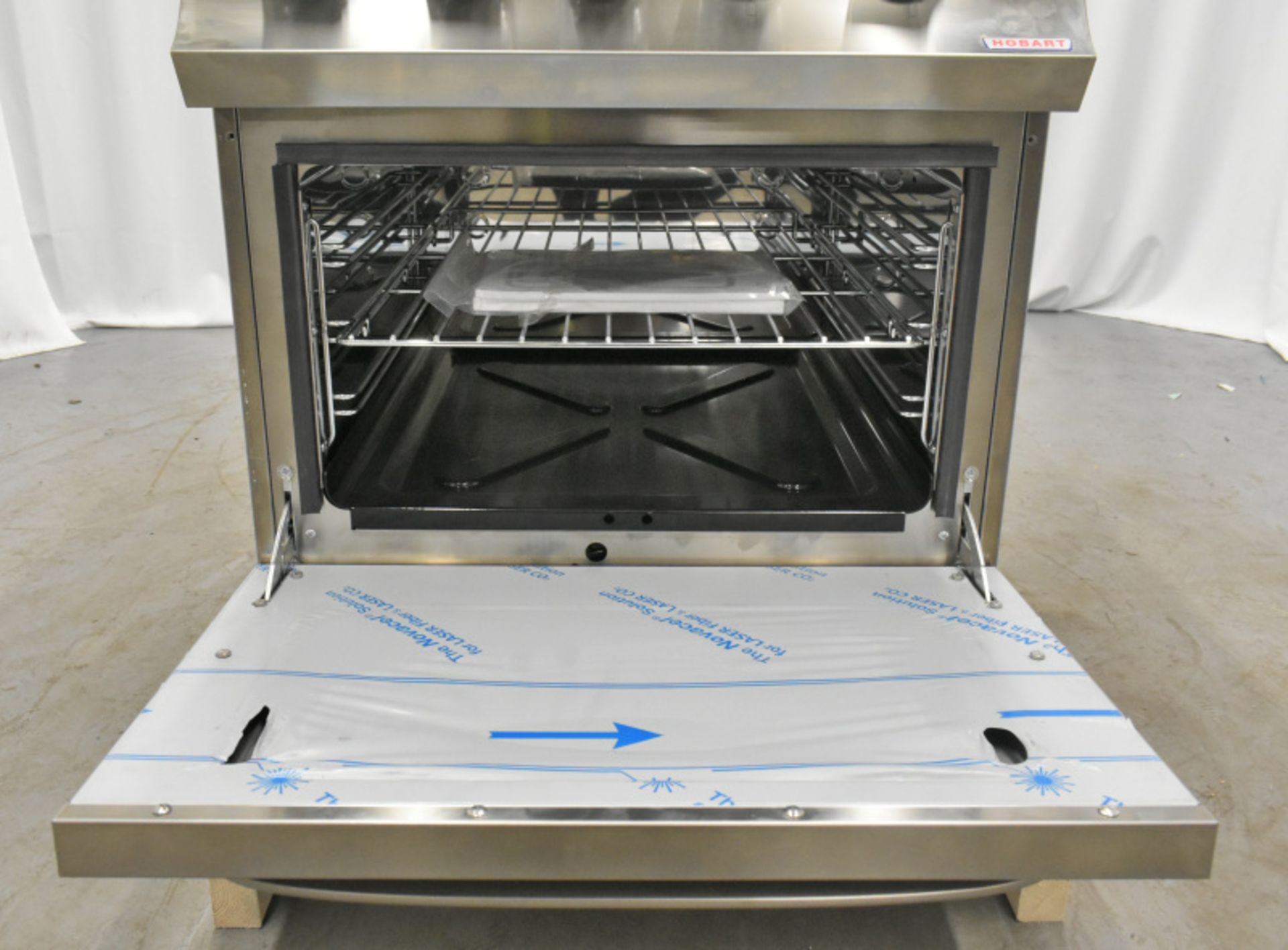 Hobart Gas Oven with 4 Burner top on Open Cupboard - Model HCSG4F77XL - Image 3 of 7