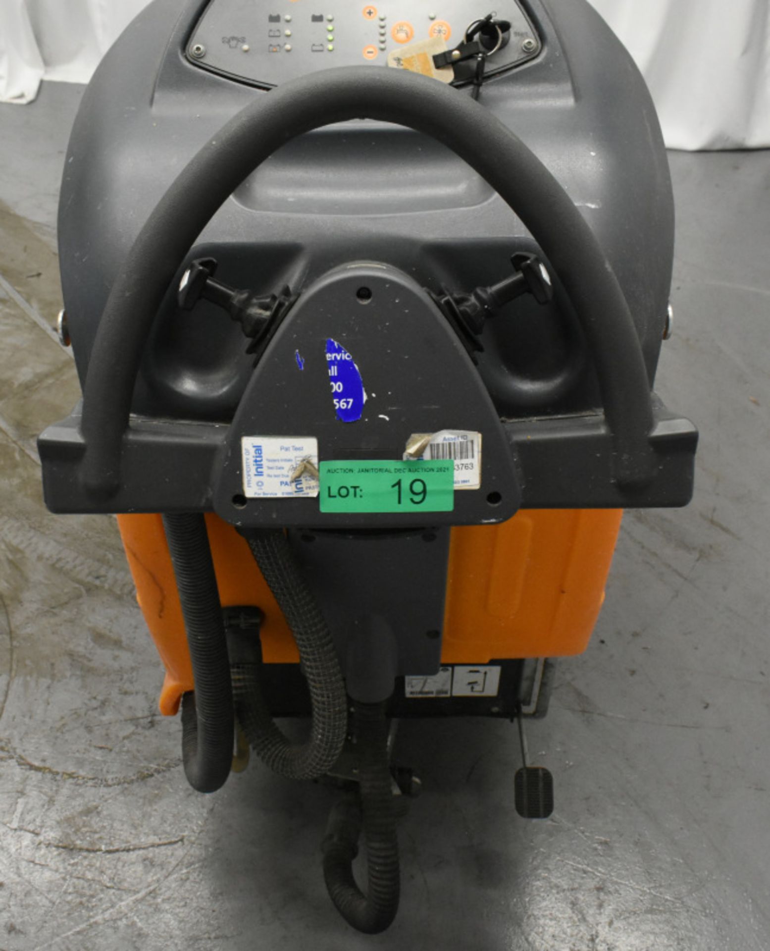 Taski Swingo 1650 Floor Scrubber Dryer, comes with key, starts and runs - Image 3 of 6