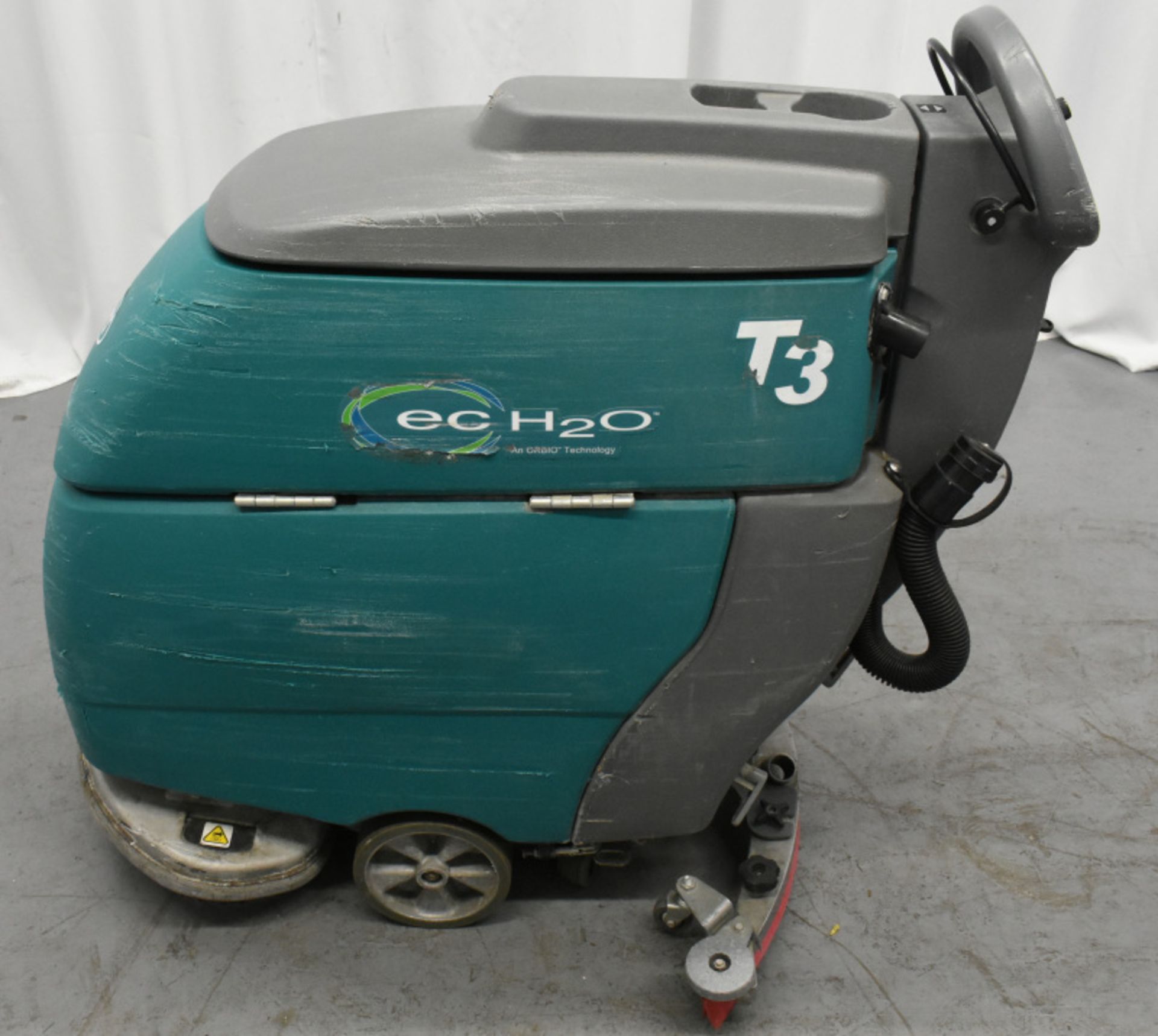 Tennant T3 ECH20, comes with key and working charger, starts and runs 1325 hours - Image 6 of 10