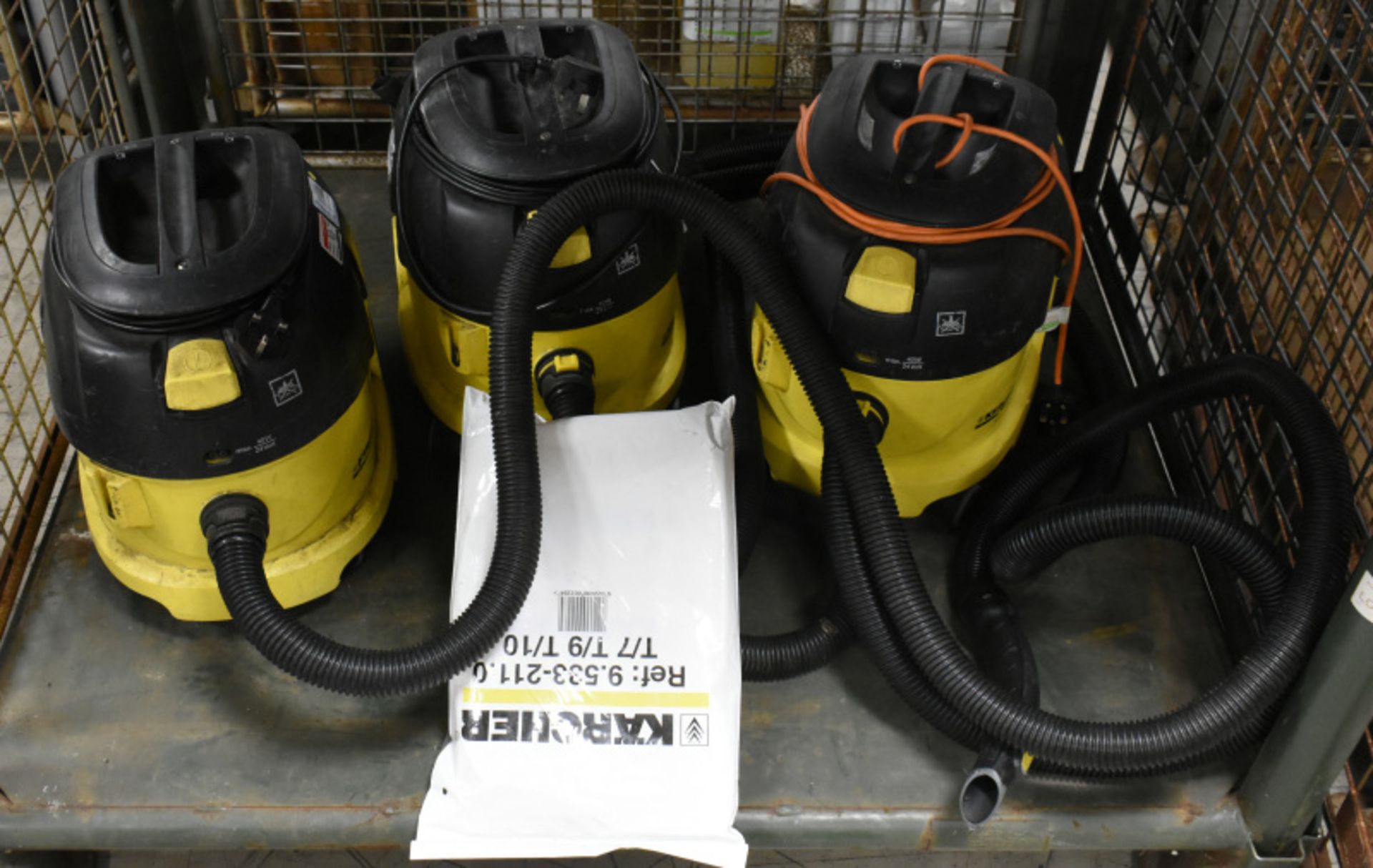 3 x Karcher Proffesional T 9/1 Bp Hoovers with 1 charger