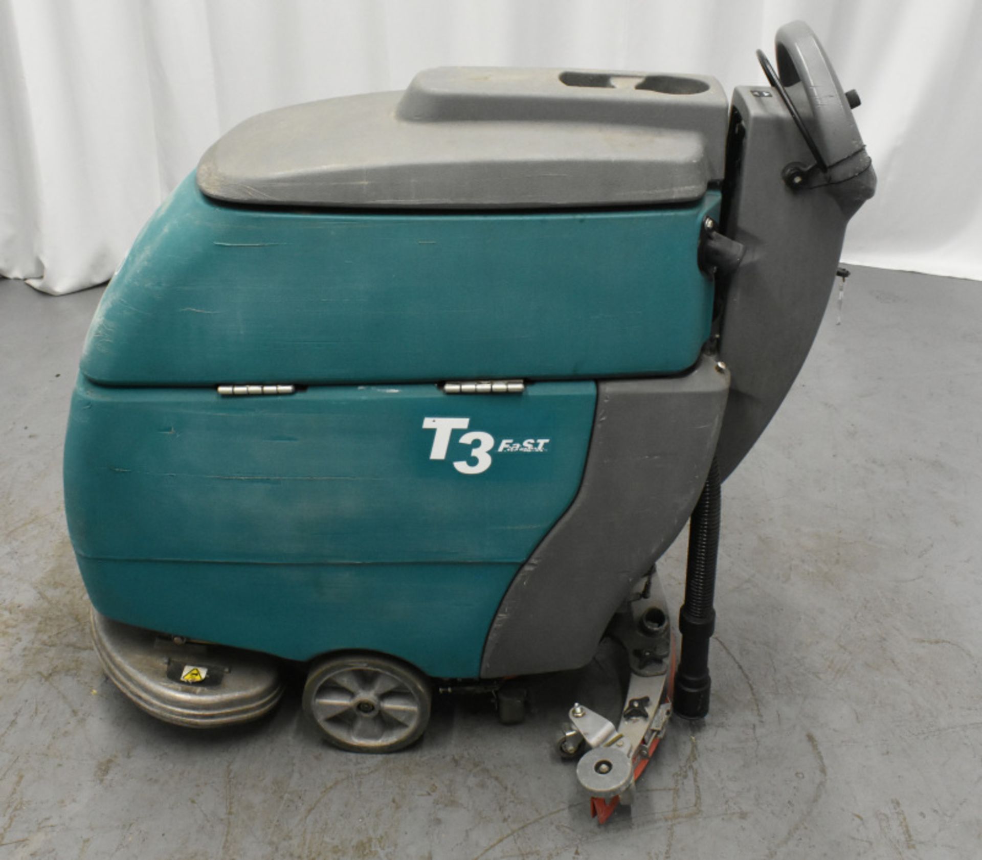 Tennant T3 Fast, comes with key and working charger, starts and runs,1968 hours - Image 7 of 9