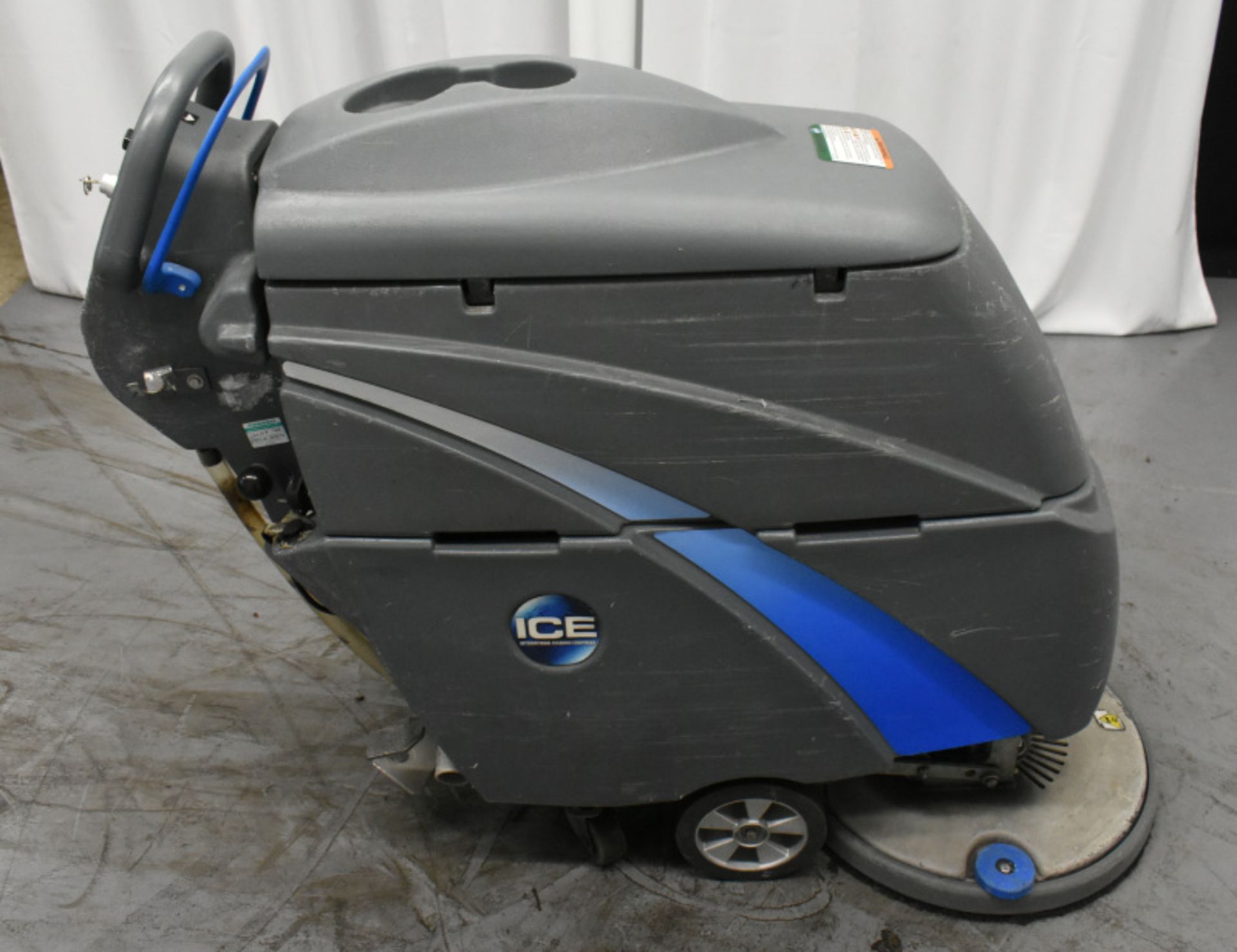 ICE Floor Scrubber Dryer, comes with key, starts and runs- 4851 hours - Image 5 of 8