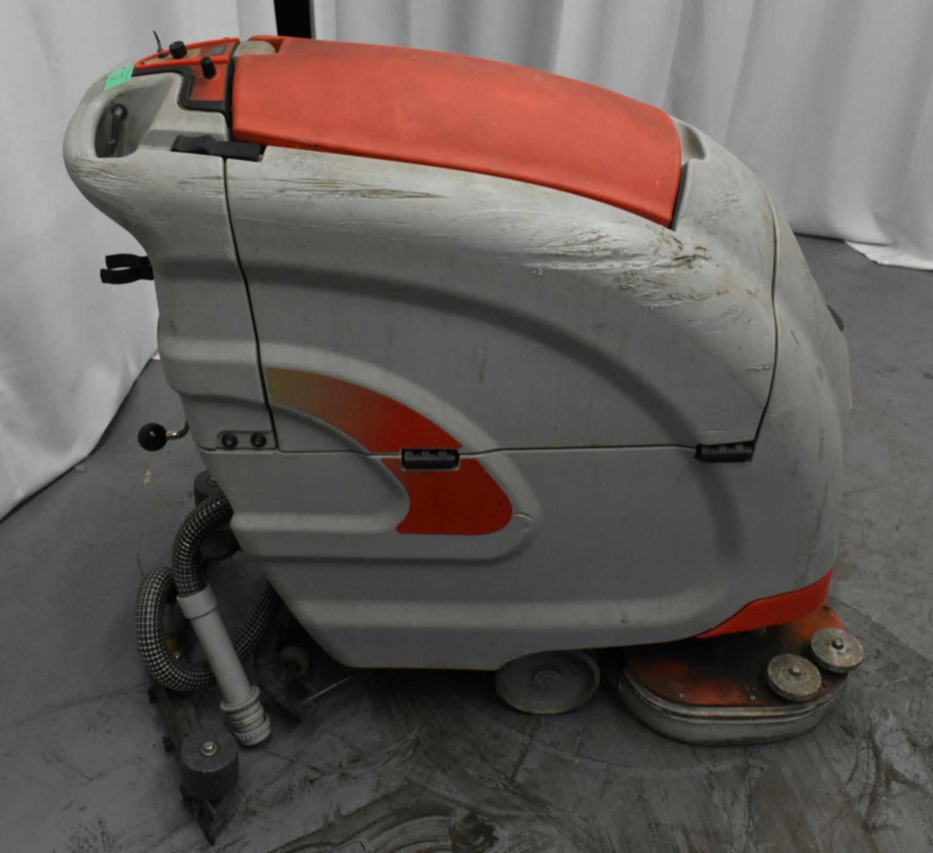 Comac Abila 52Bt Floor Scrubber Dryer, comes with key, starts and runs- 841 hours - Image 4 of 7