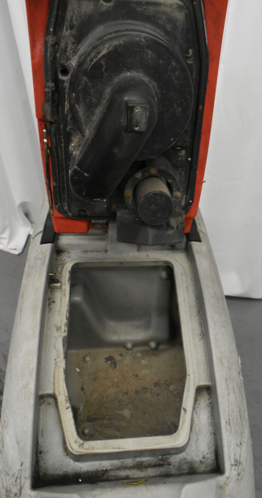 Comac Abila 52Bt Floor Scrubber Dryer, comes with key, starts and runs- 841 hours - Image 5 of 7